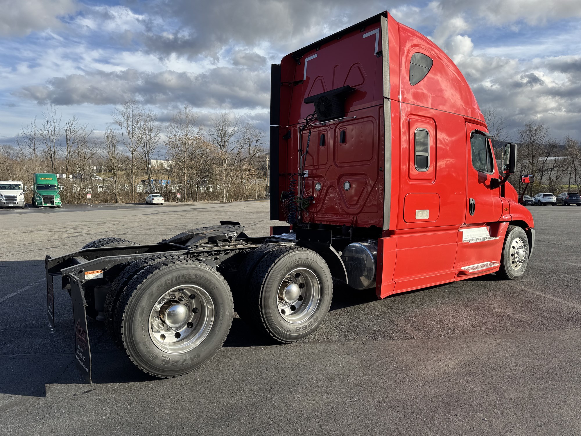 2020 Freightliner Cascadia 125 - image 4 of 6