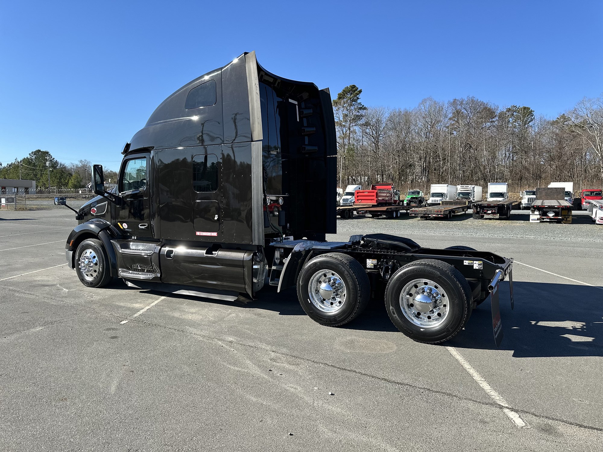 2021 Peterbilt 579 - image 3 of 6