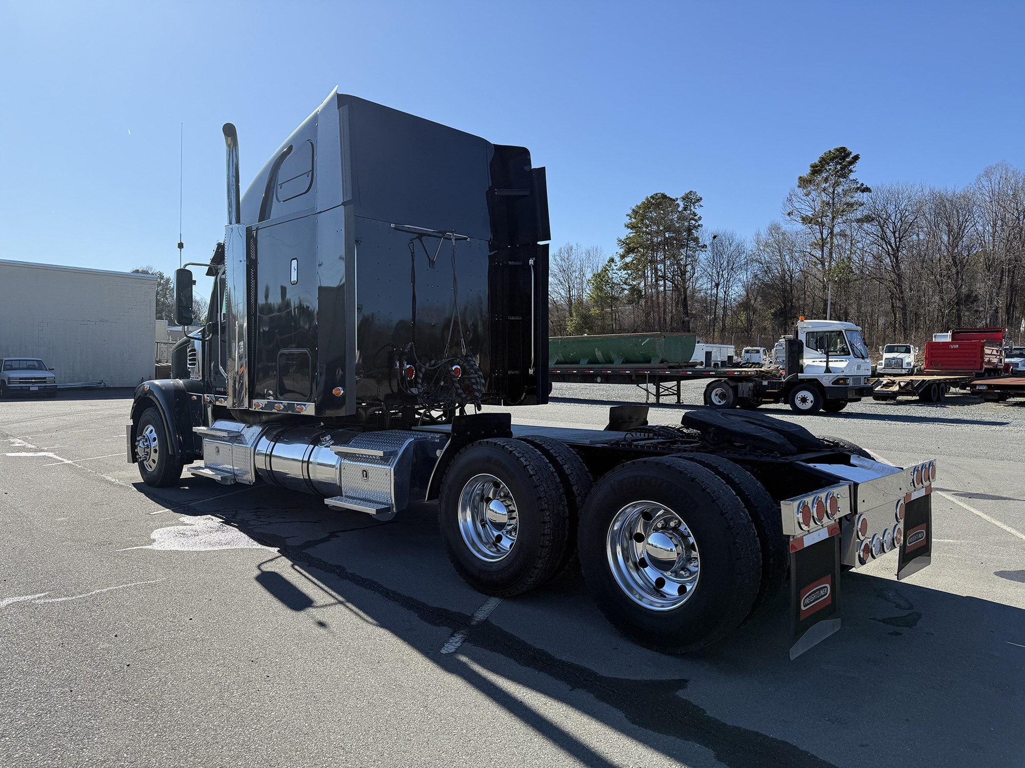 2011 Freightliner CC132 Coronado - image 5 of 6
