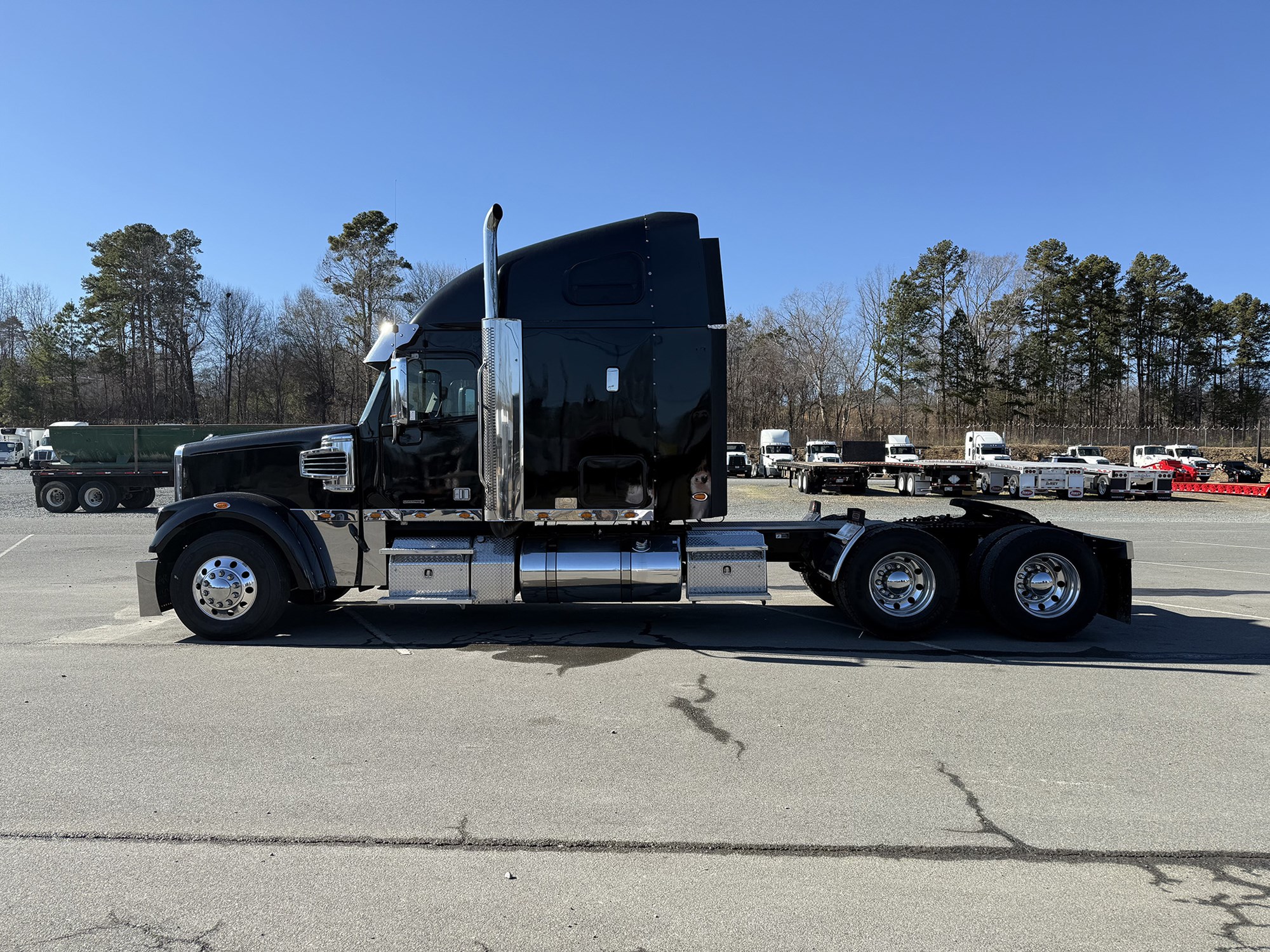 2011 Freightliner CC132 Coronado - image 6 of 6