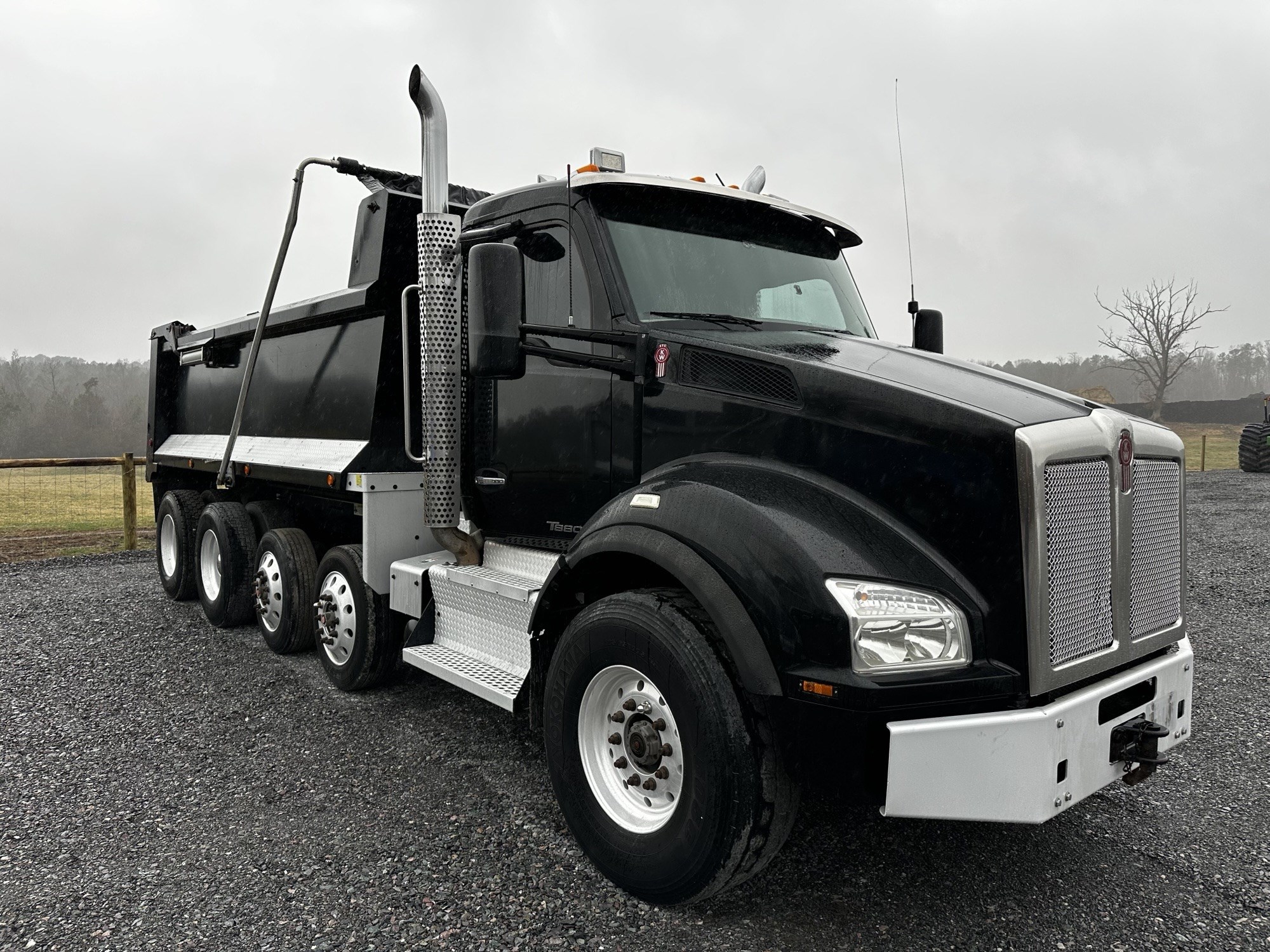 2017 Kenworth T880 - image 2 of 6