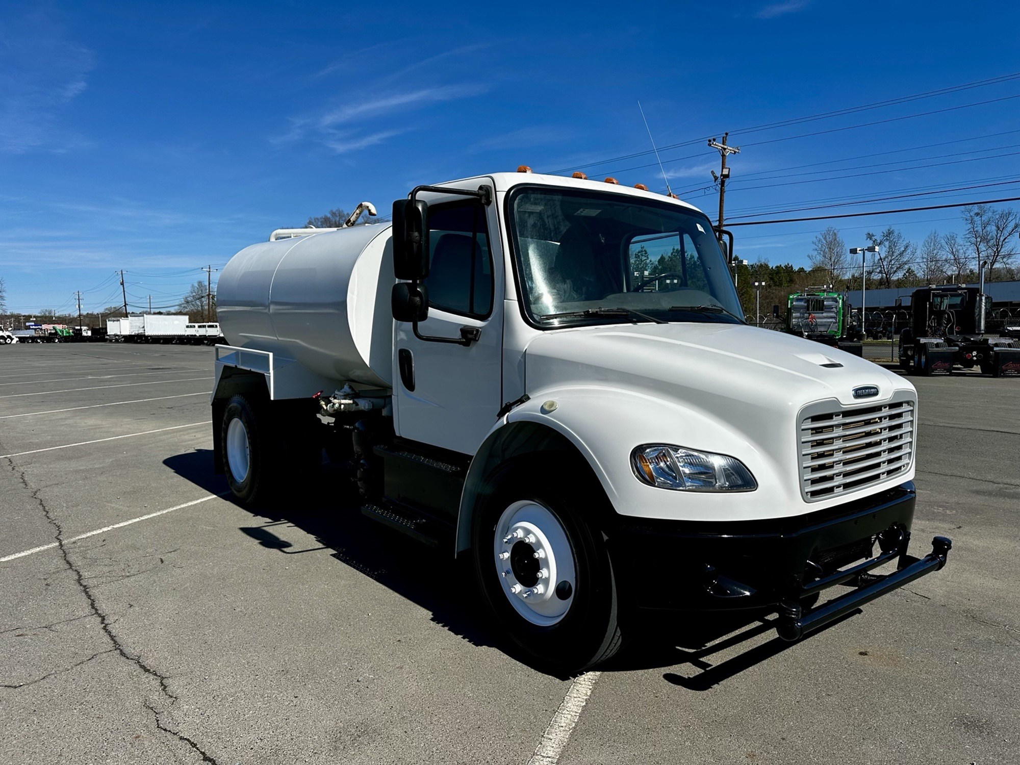 2019 Freightliner M2 - image 2 of 6