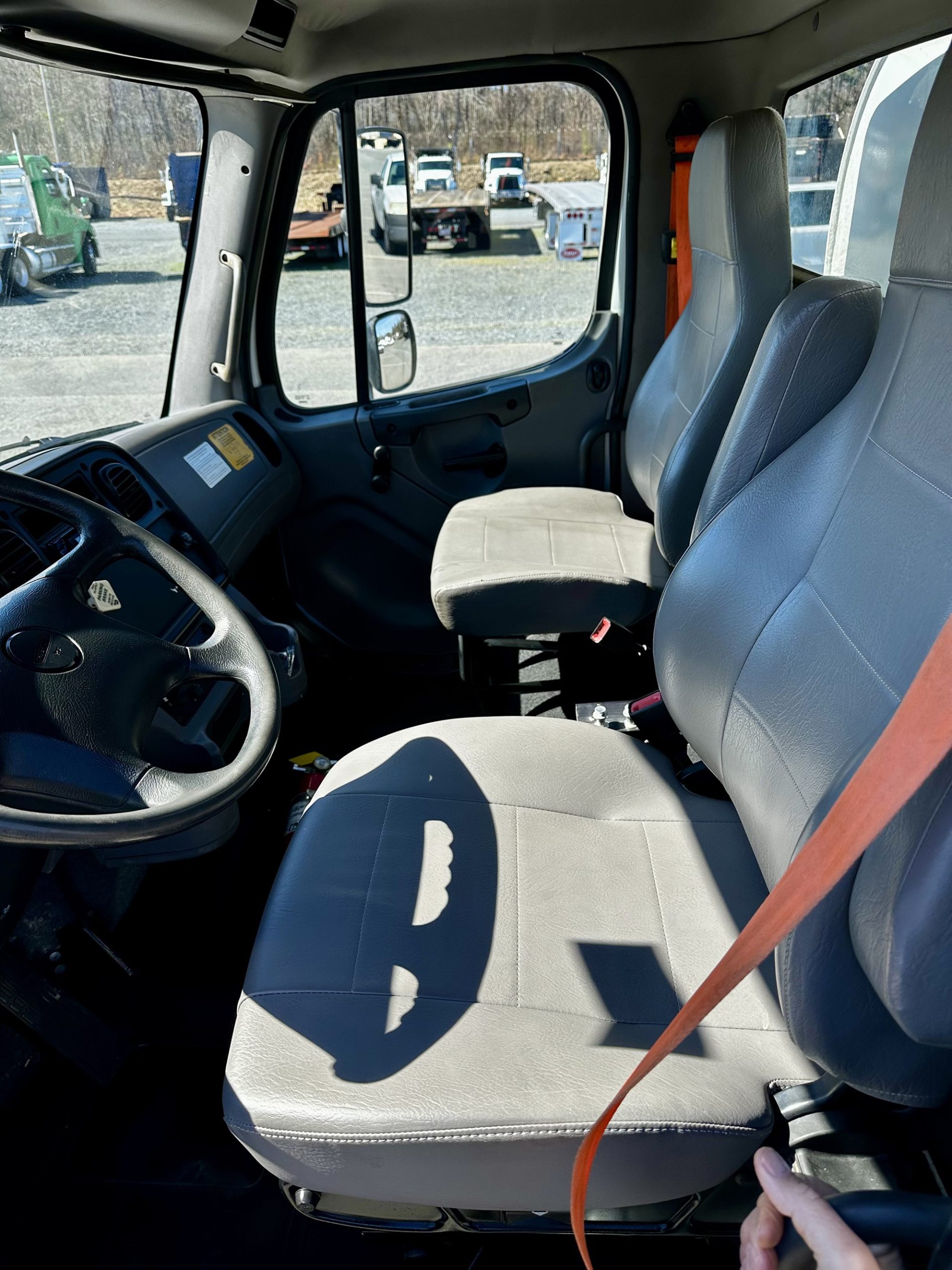 2019 Freightliner M2 - image 6 of 6