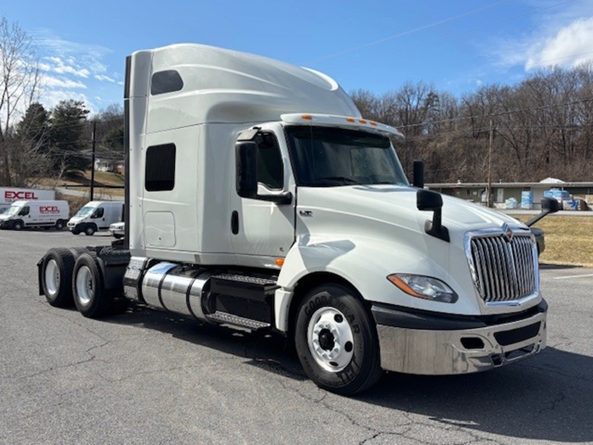 2019 International LT625 - image 2 of 6