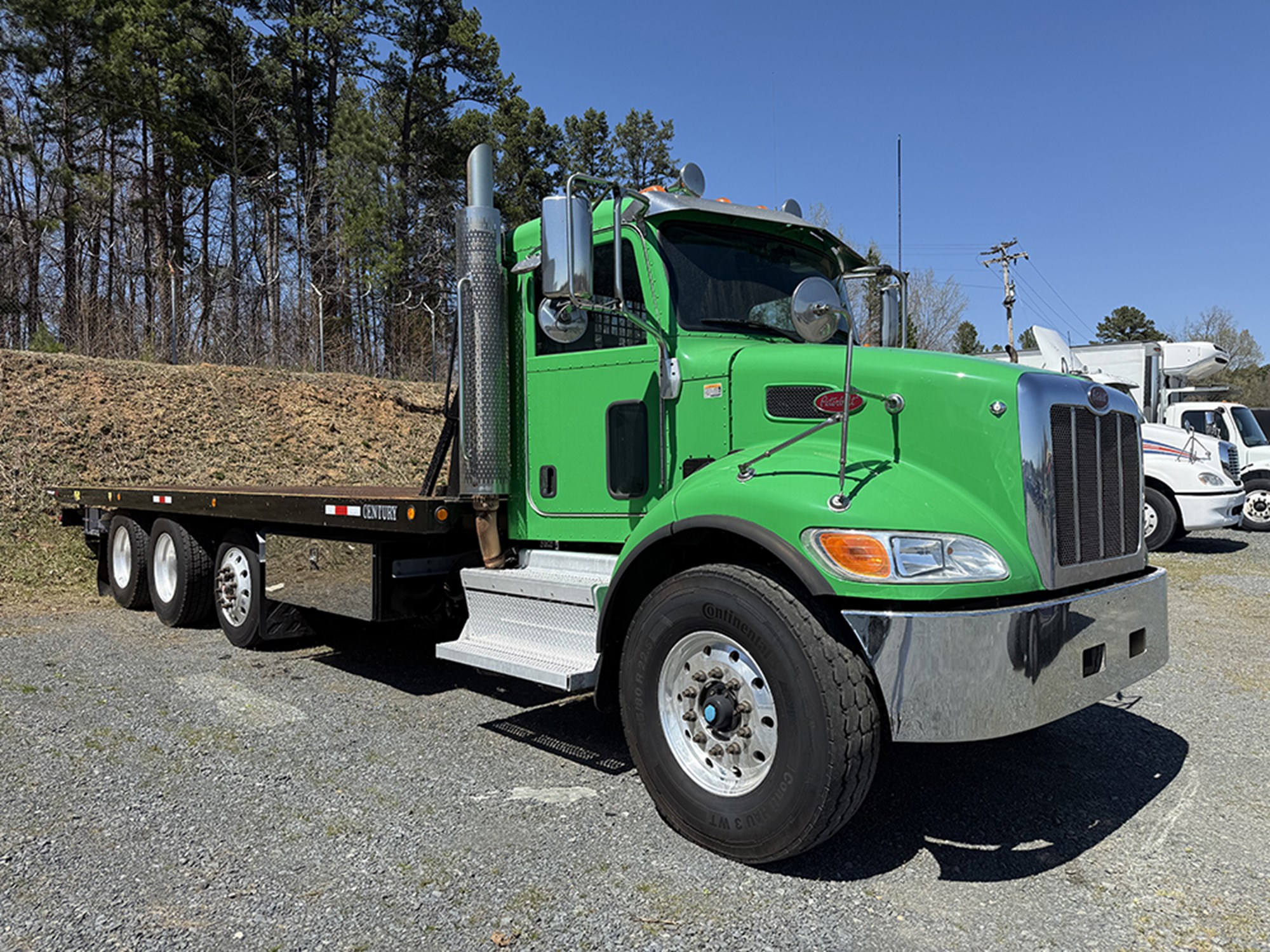 2018 Peterbilt 348 - image 2 of 2