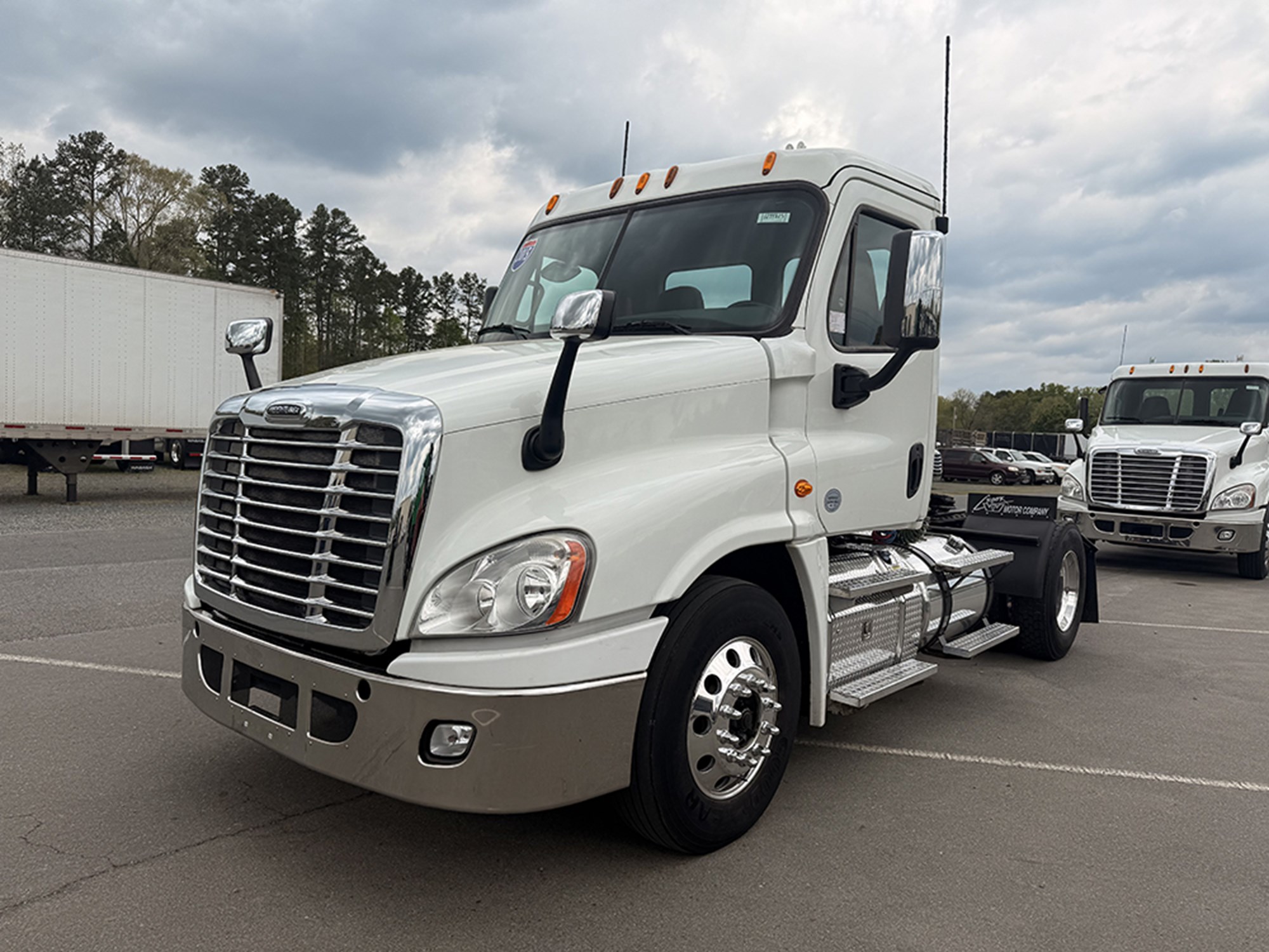 2015 Freightliner Cascadia - image 1 of 6