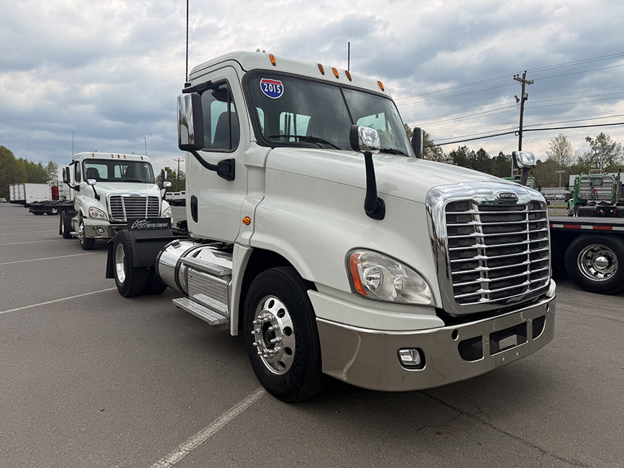 2015 Freightliner Cascadia - image 2 of 6