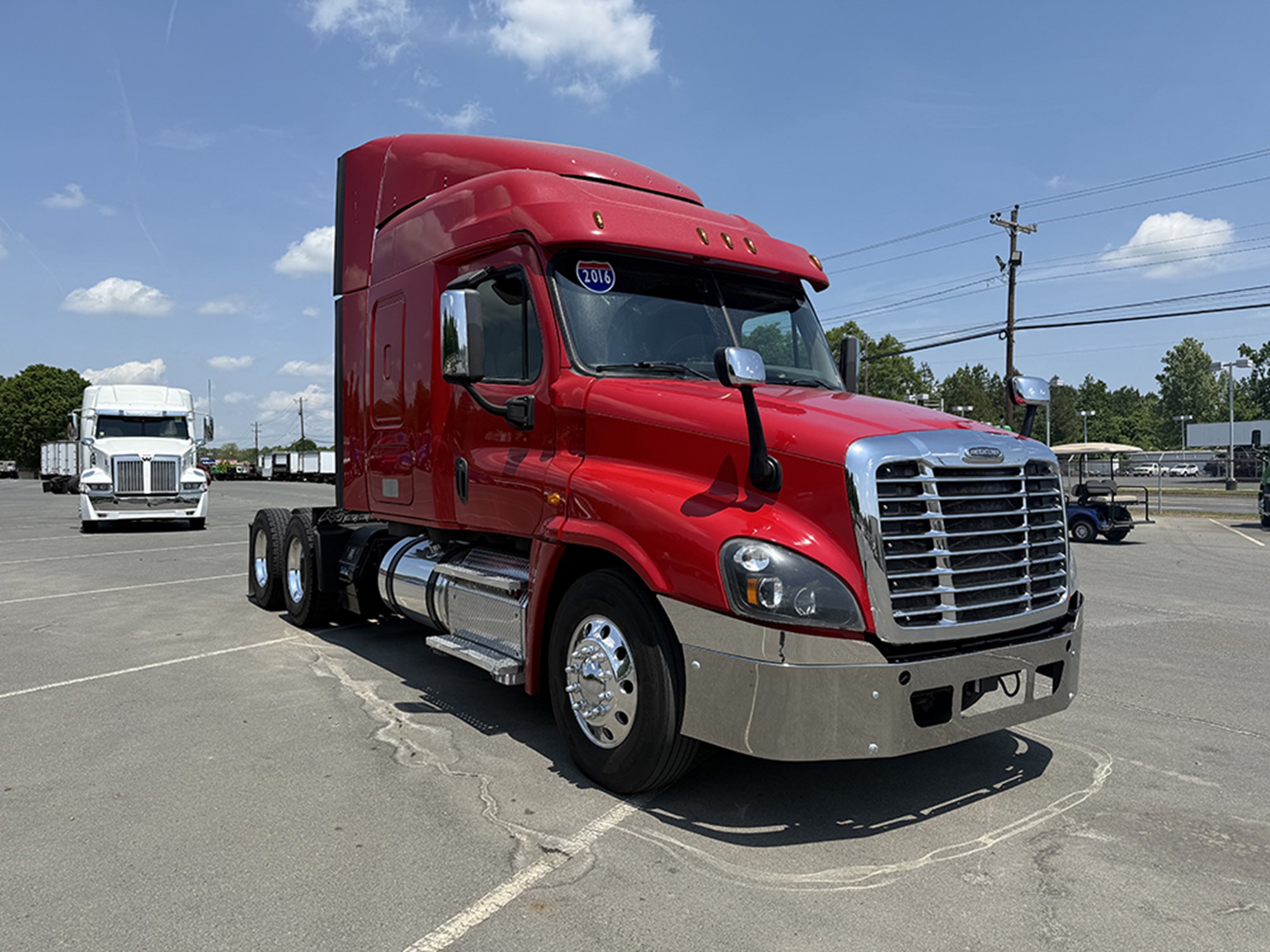 2016 FREIGHTLINER CASCADIA 125 - image 2 of 6