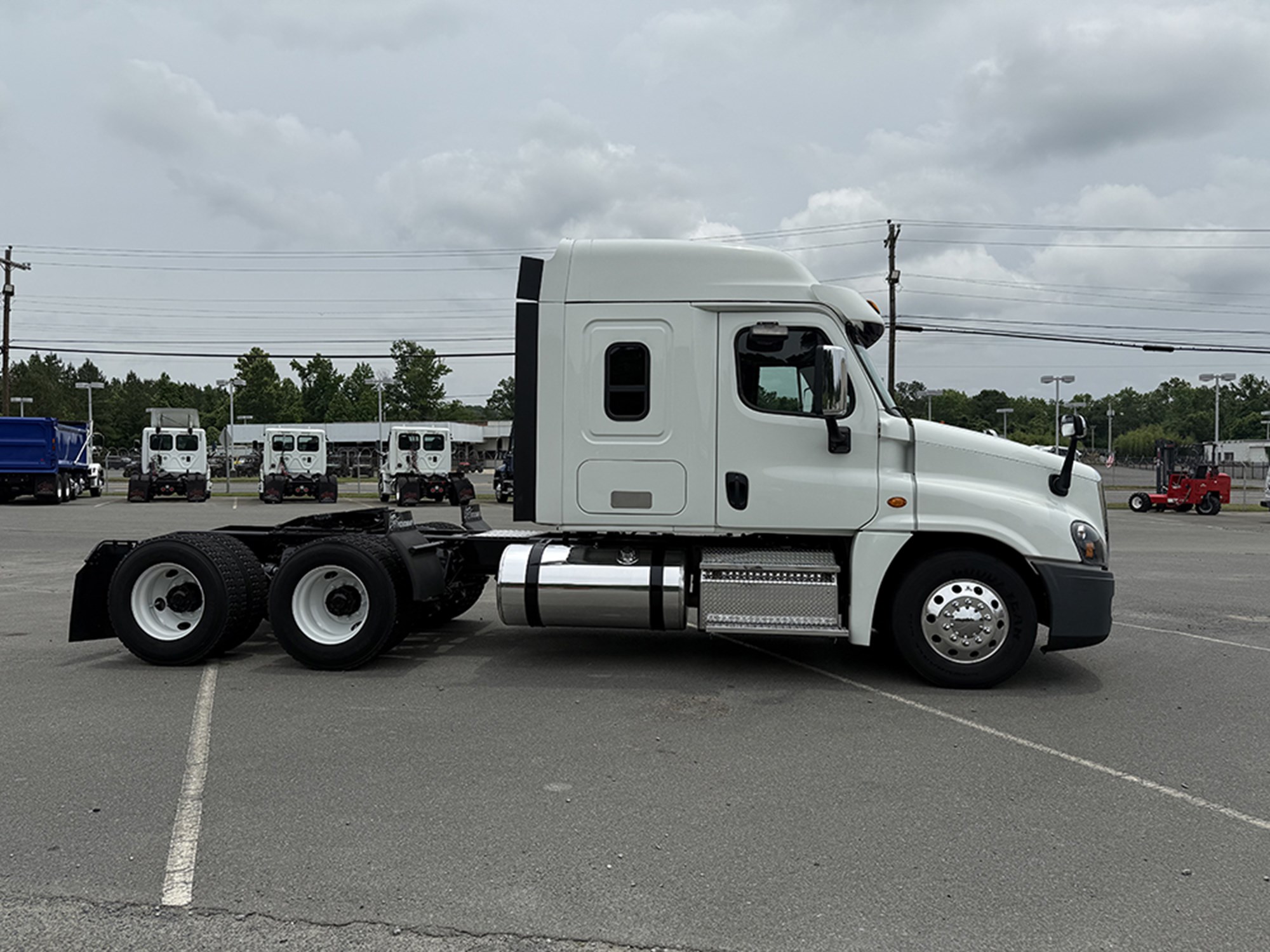2019 Freightliner Cascadia 125 - image 3 of 6