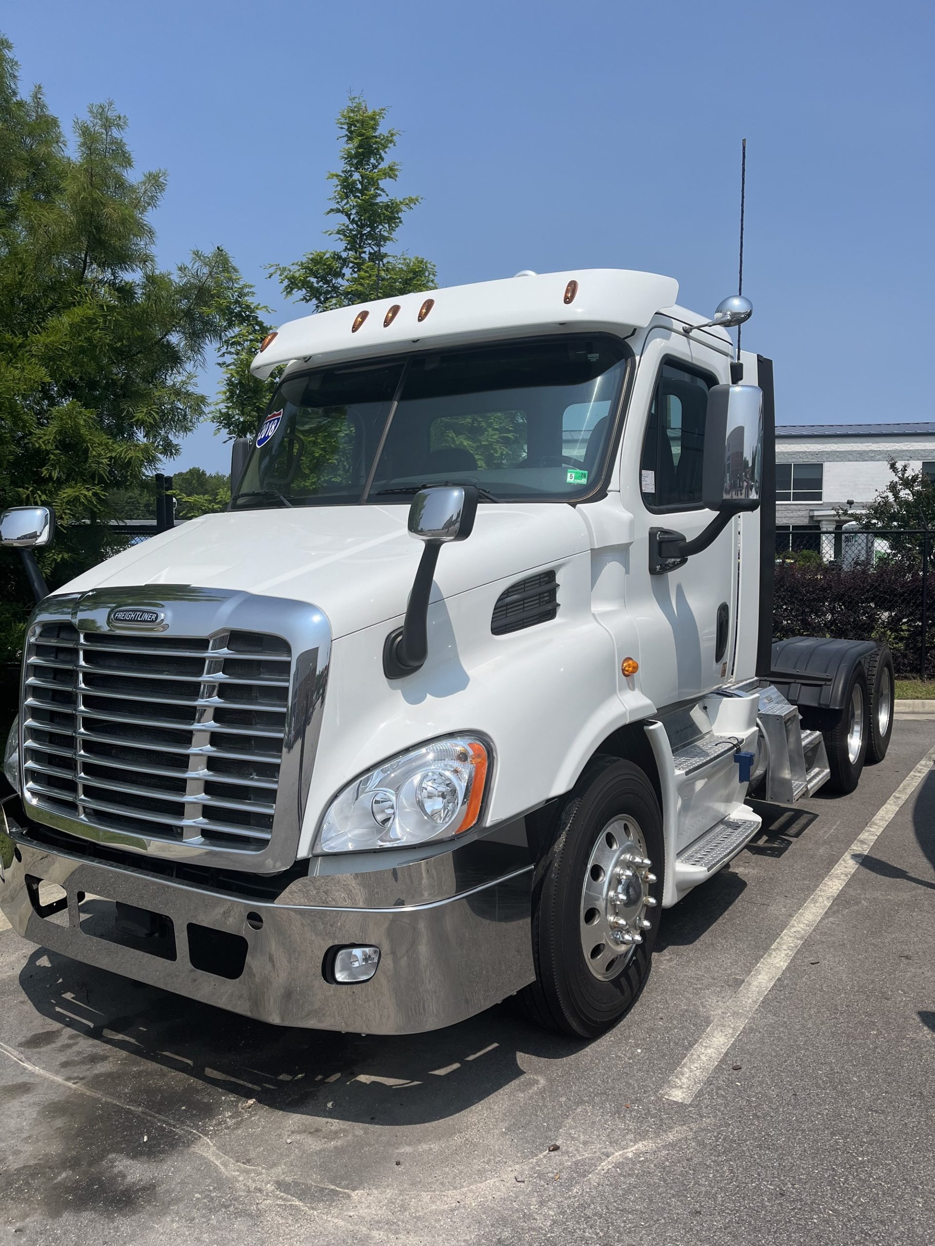2018 Freightliner Cascadia 113 - image 1 of 6
