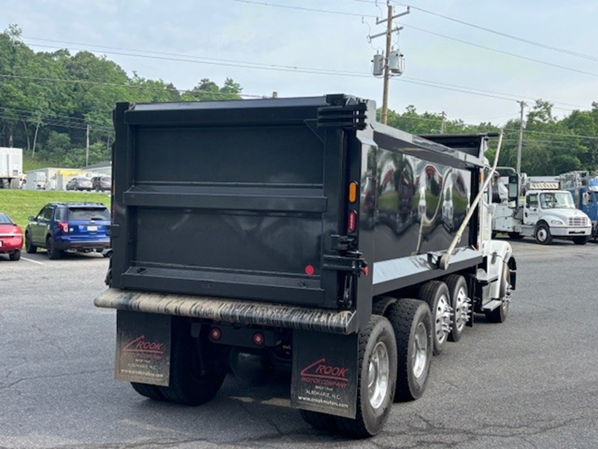 2023 Freightliner 122SD - image 5 of 6
