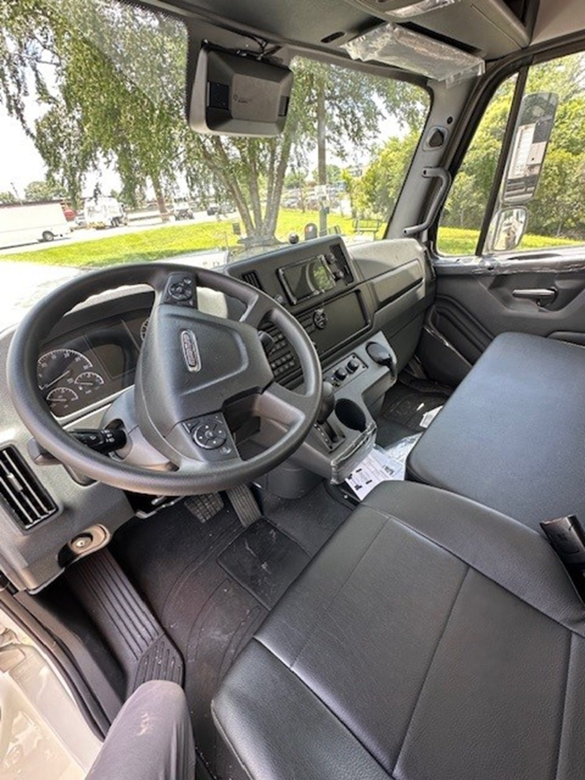 2026 Freightliner M2106 - image 4 of 4