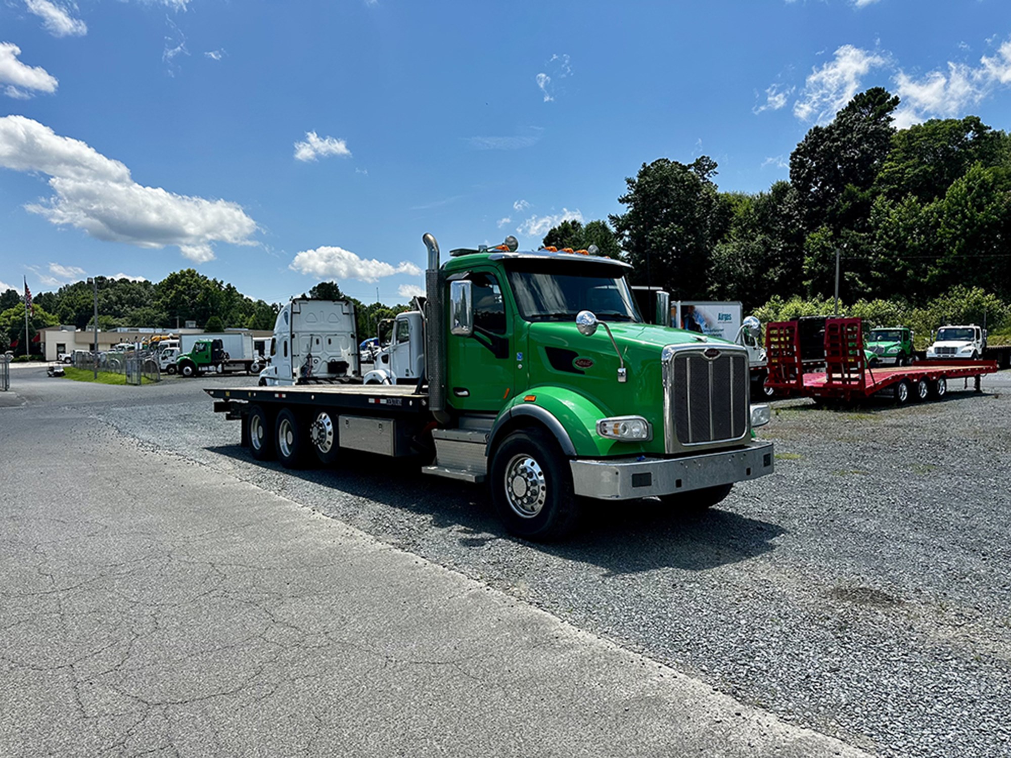 2020 Peterbilt 567 - image 1 of 4