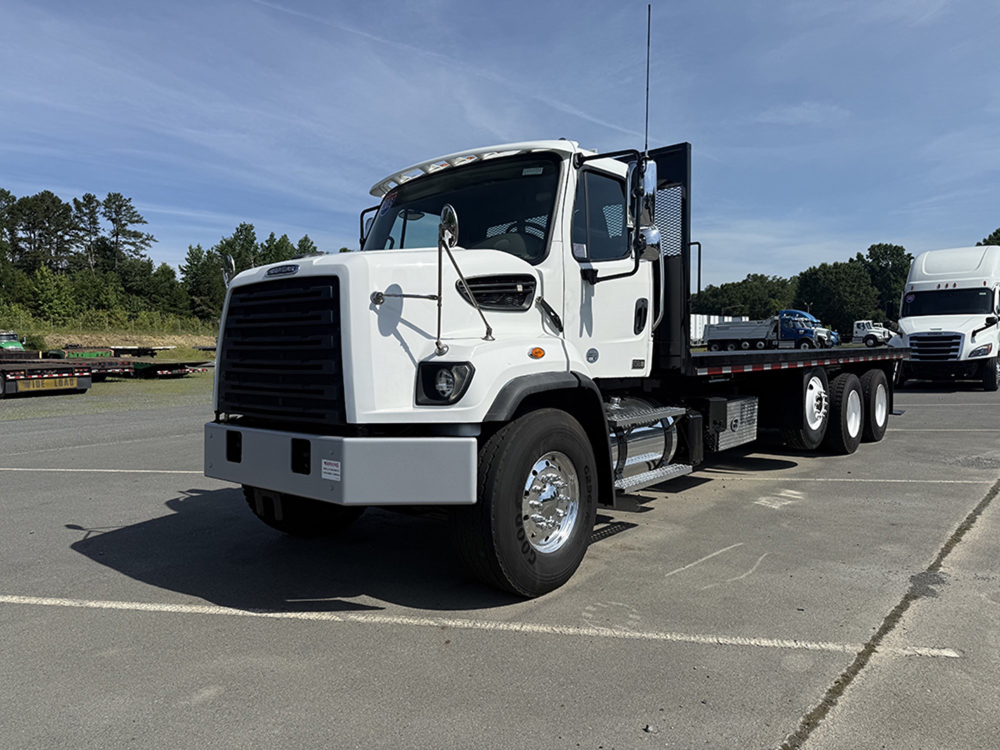 2015 Freightliner 108SD - image 1 of 6