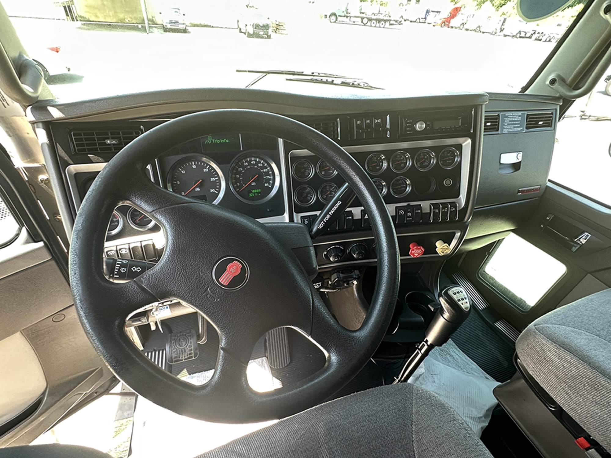 2014 Kenworth T8 Series 1750698435953 2014 Kenworth T8 Series 1750698435953