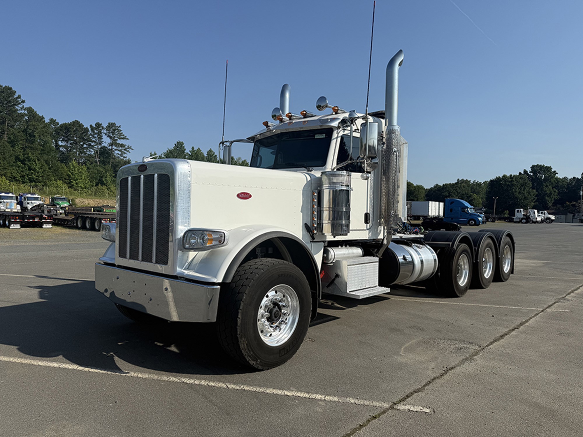 2019 Peterbilt 389 - image 1 of 6