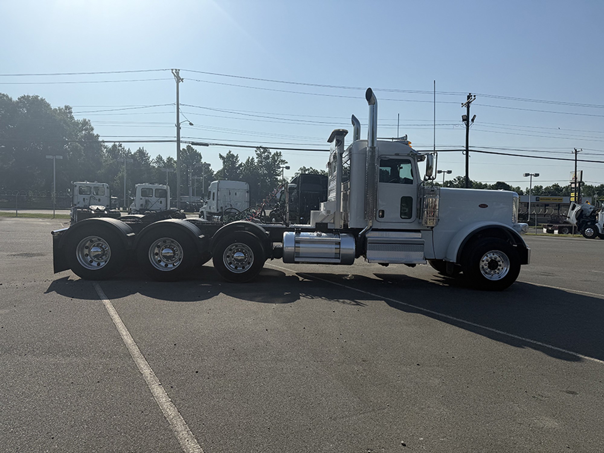 2019 Peterbilt 389 - image 3 of 6