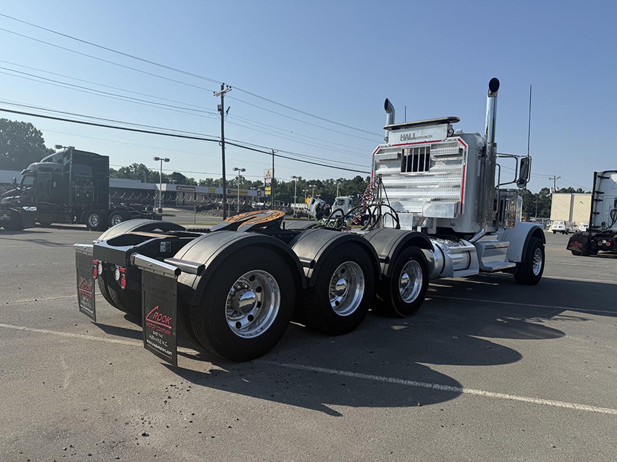2019 Peterbilt 389 - image 4 of 6