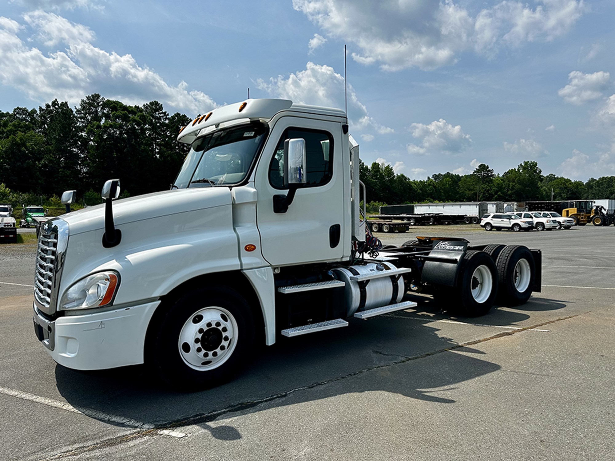 2016 Freightliner Cascadia 125 - image 1 of 6