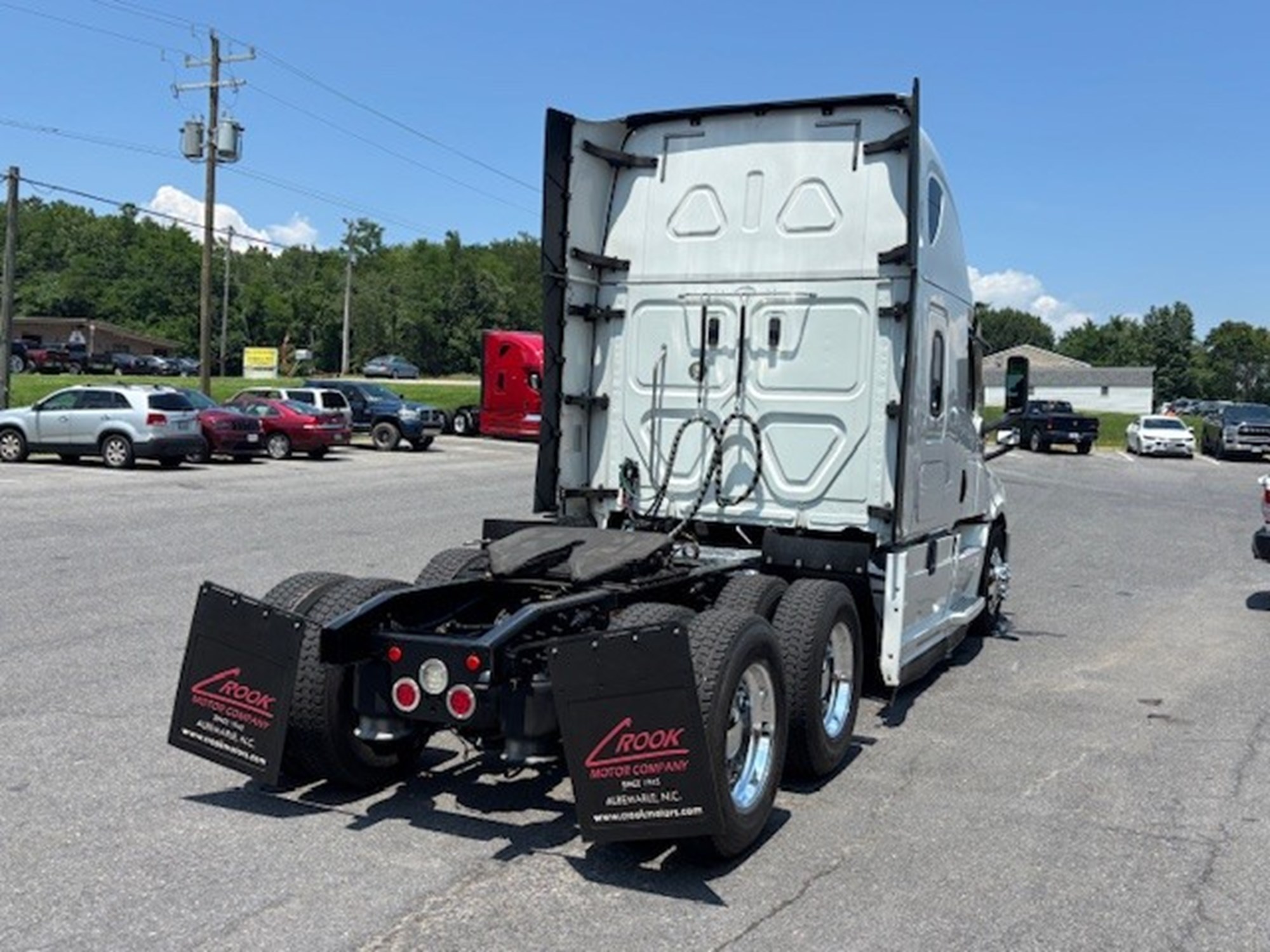 2021 Freightliner Cascadia 126 - image 4 of 6