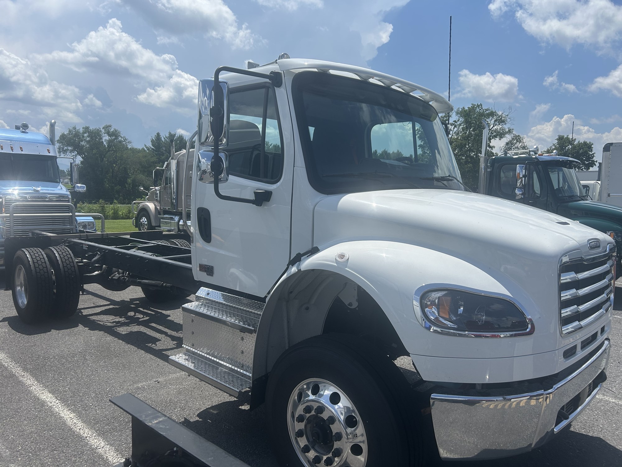 2026 Freightliner M2106 - image 2 of 5