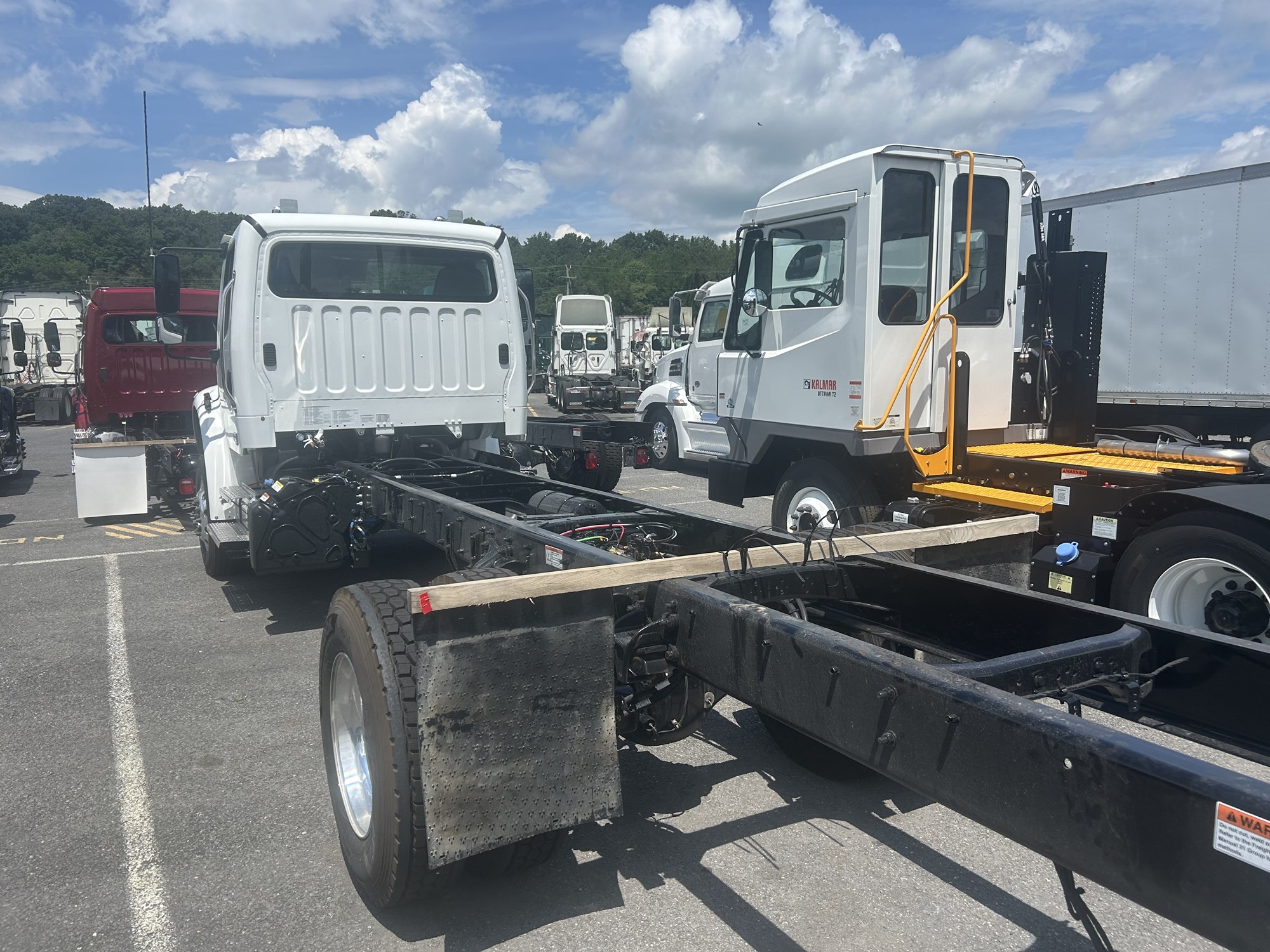 2026 Freightliner M2106 - image 3 of 5