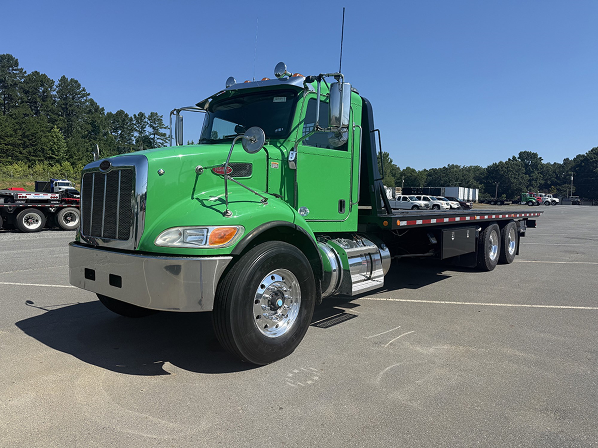 2018 Peterbilt 348 - image 1 of 6