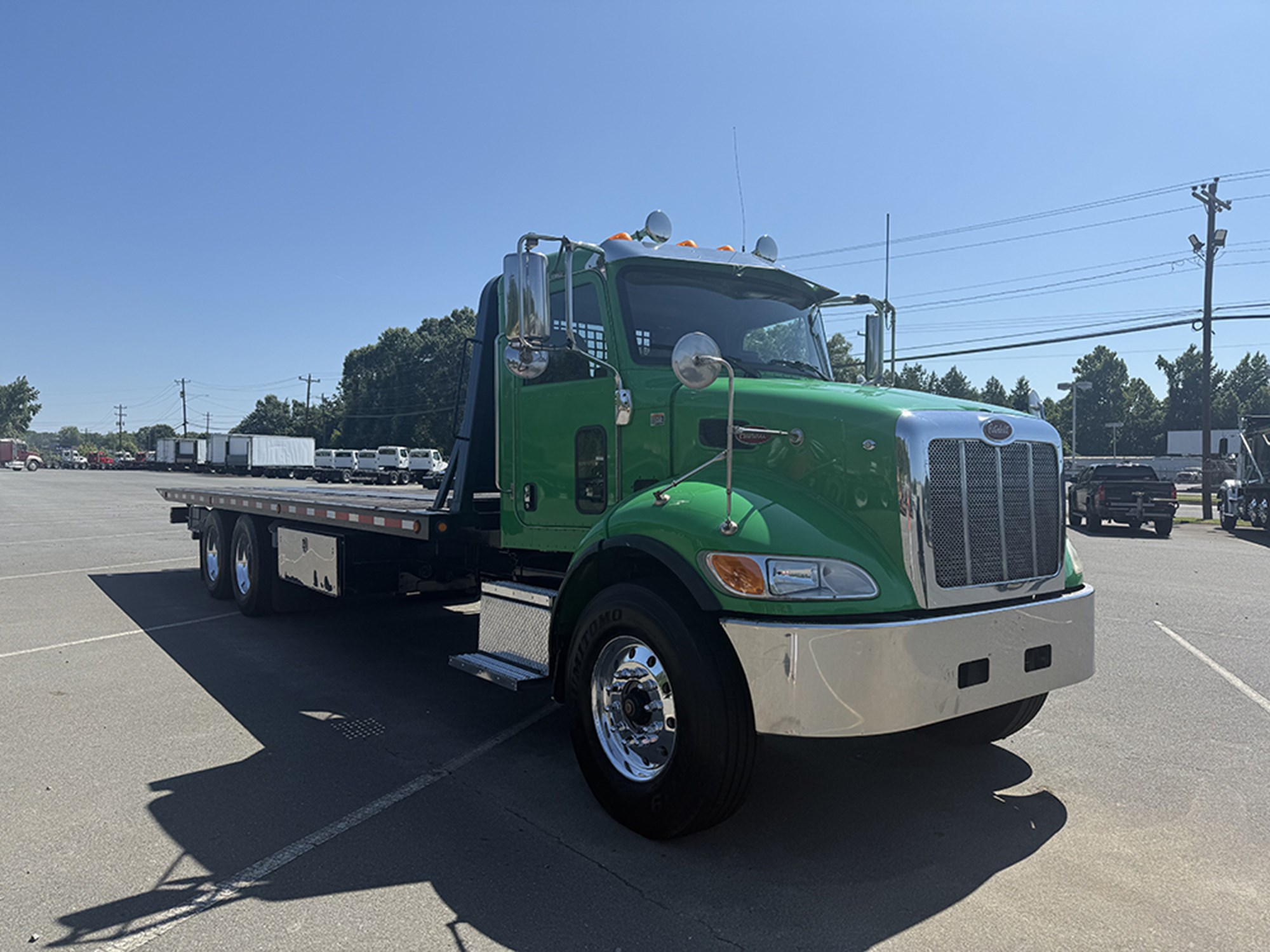 2018 Peterbilt 348 - image 2 of 6