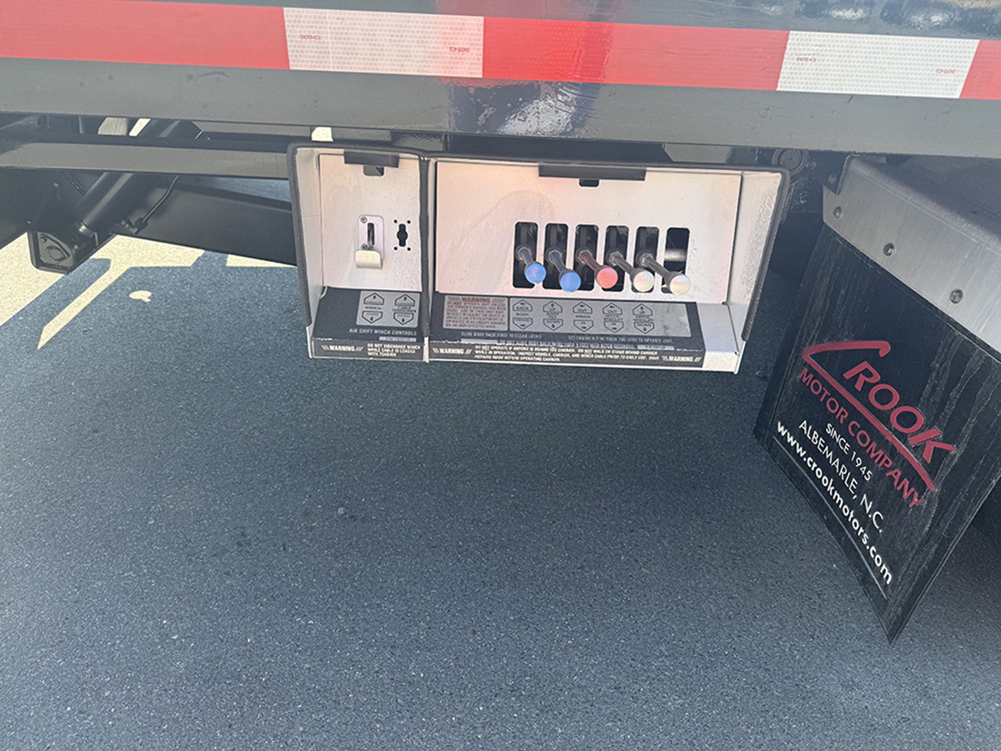 2018 Peterbilt 348 - image 4 of 6