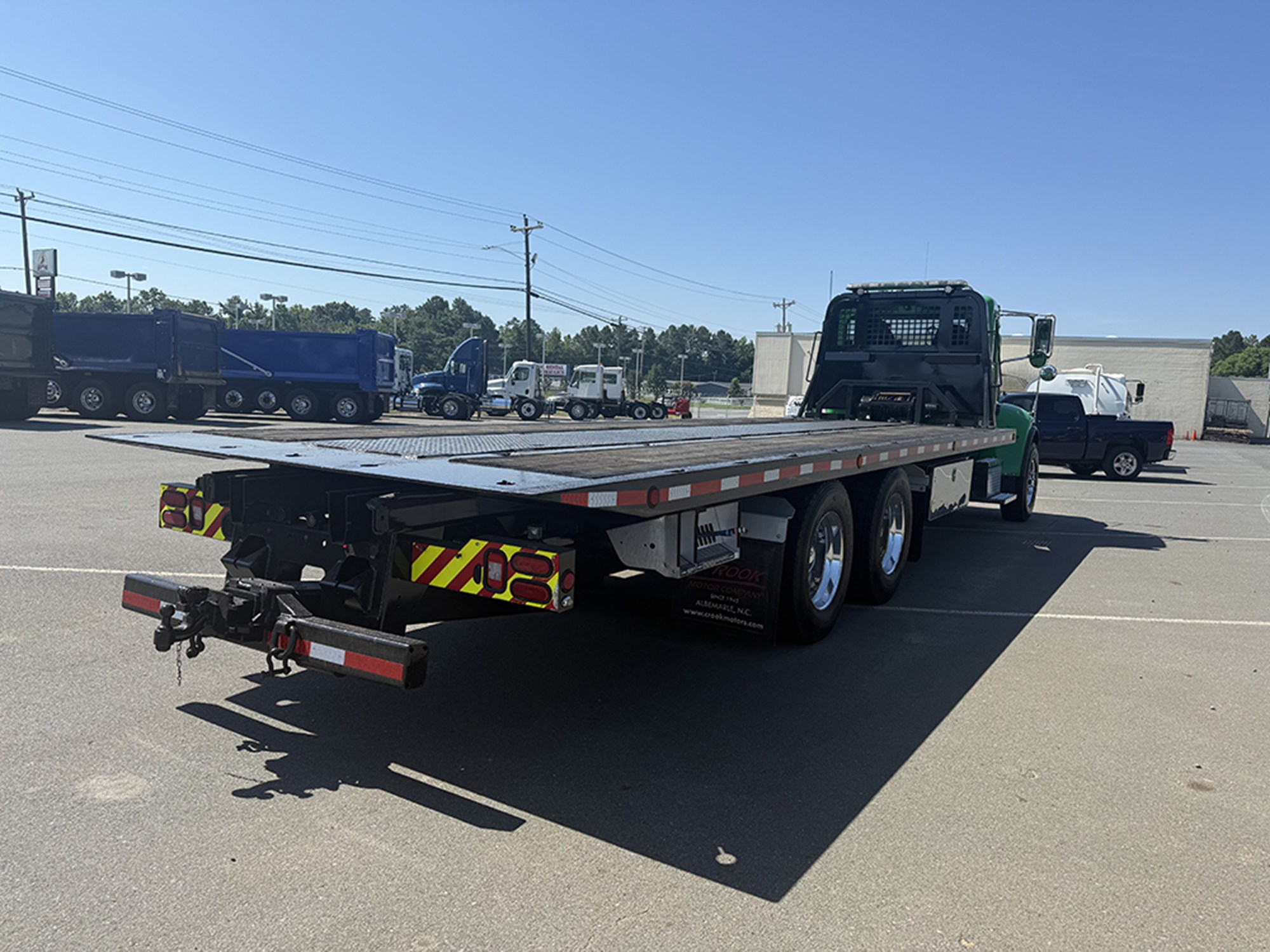 2018 Peterbilt 348 - image 5 of 6