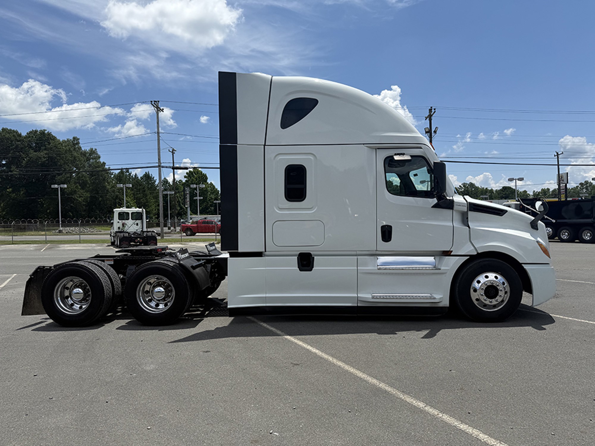 2021 Freightliner Cascadia 126 - image 3 of 6