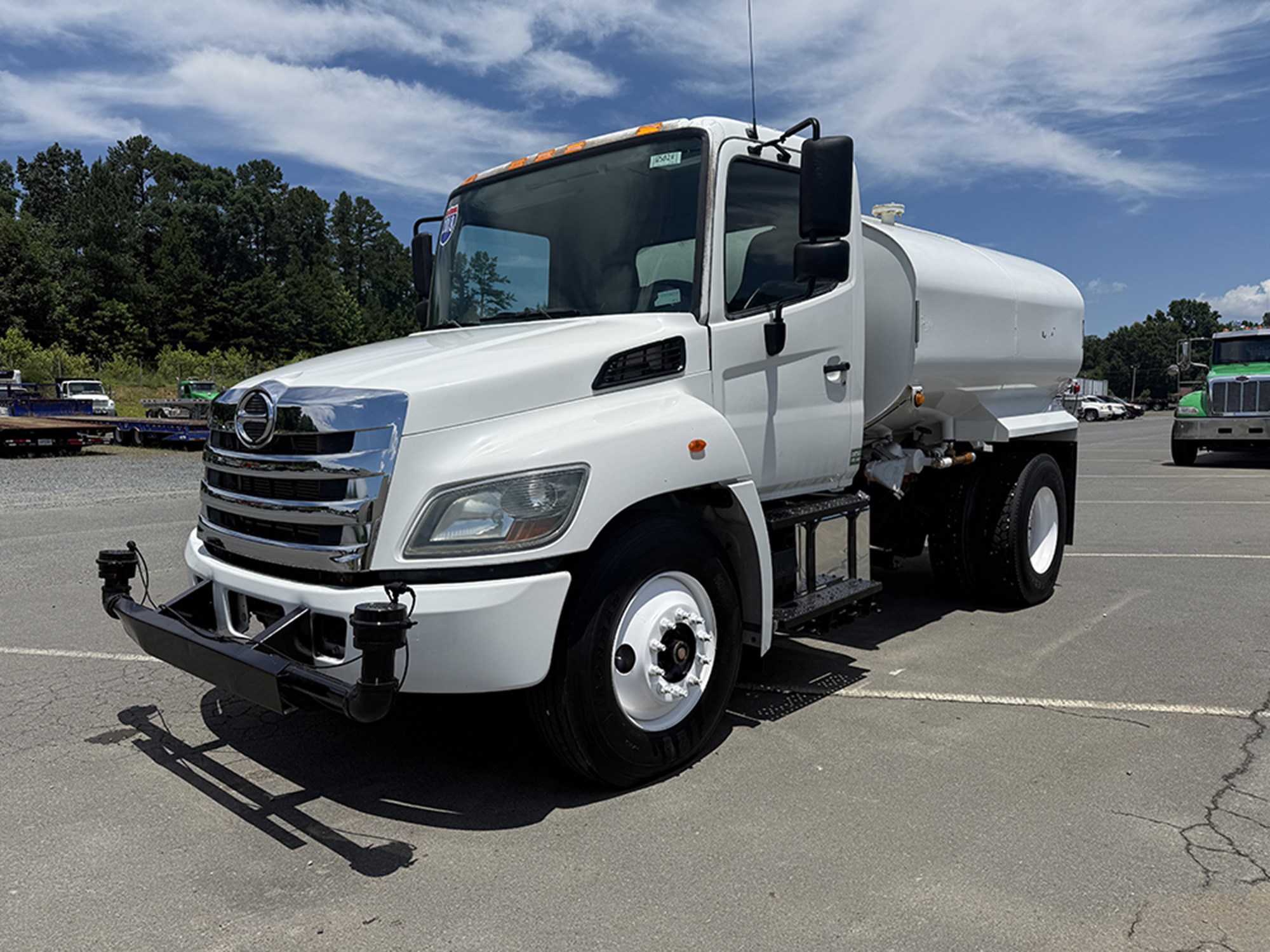 2018 Hino 338 - image 1 of 6