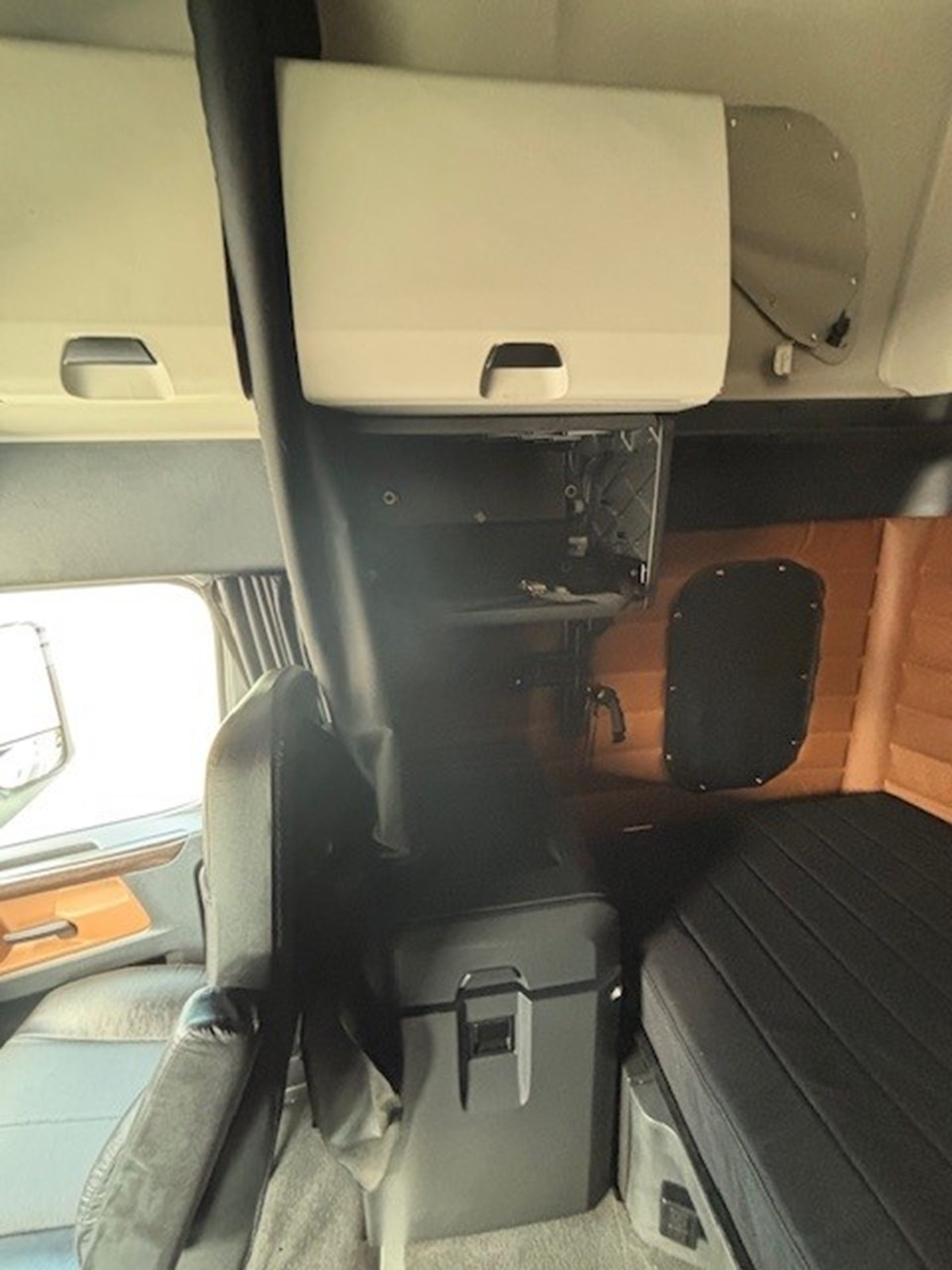 2020 FREIGHTLINER CASCADIA 126 - image 5 of 6