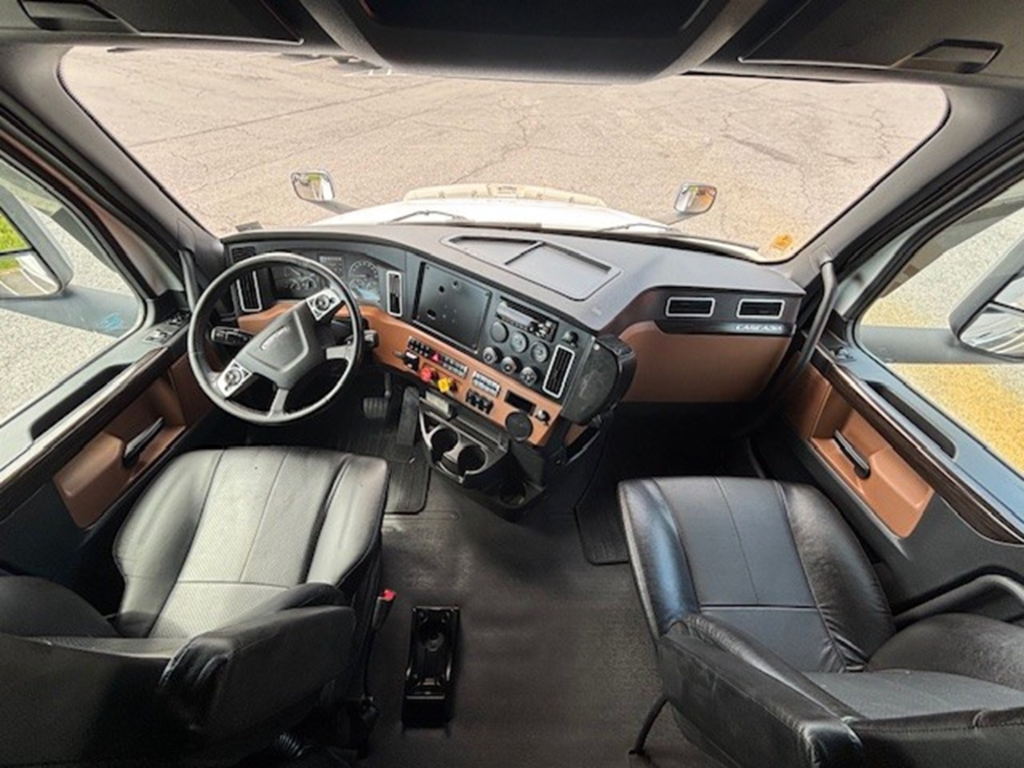 2020 FREIGHTLINER CASCADIA 126 - image 6 of 6