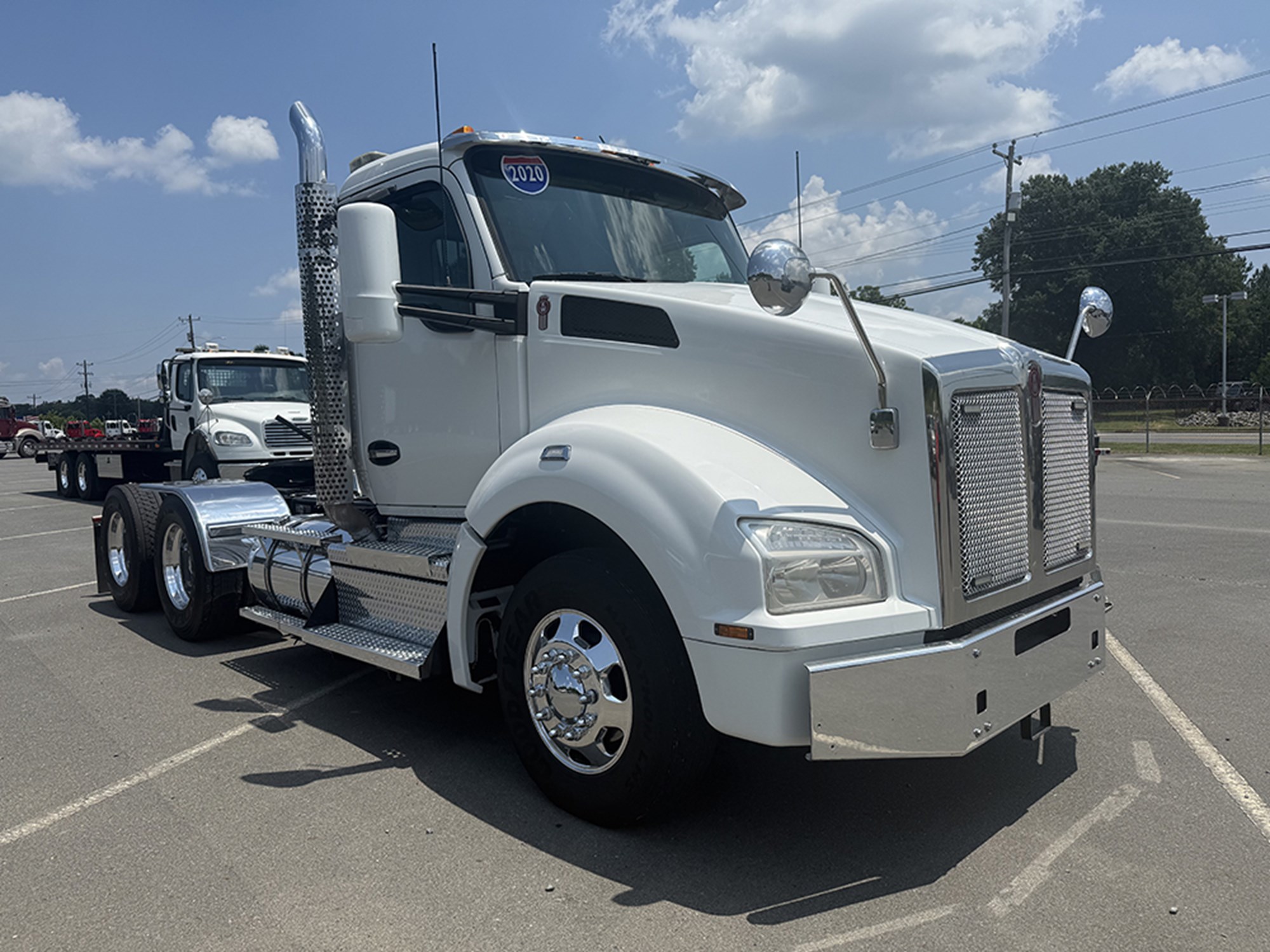 2020 Kenworth T880 - image 2 of 6
