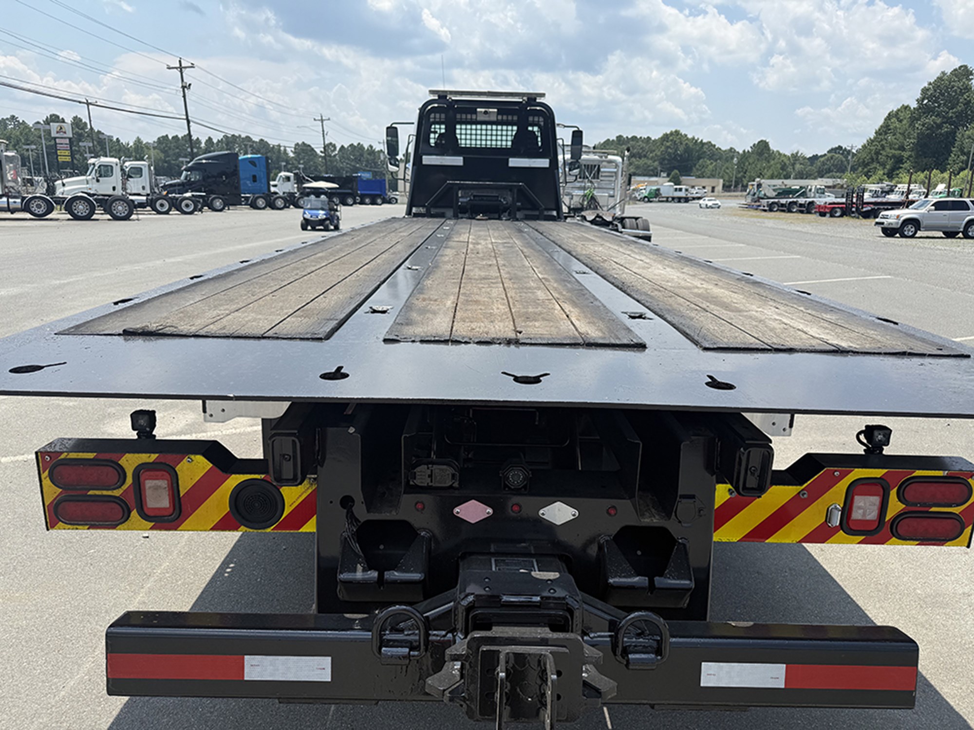 2018 Freightliner M2 - image 5 of 6