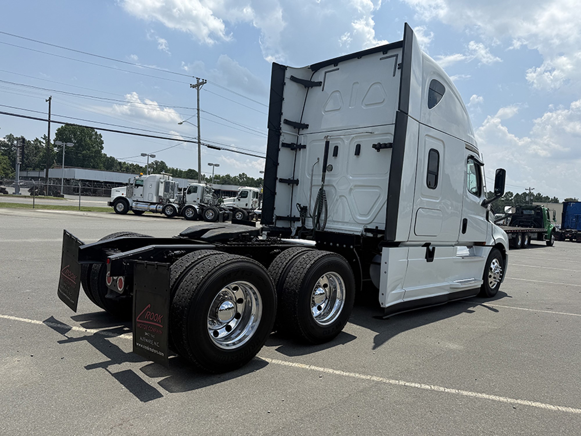 2021 Freightliner Cascadia 126 - image 4 of 6