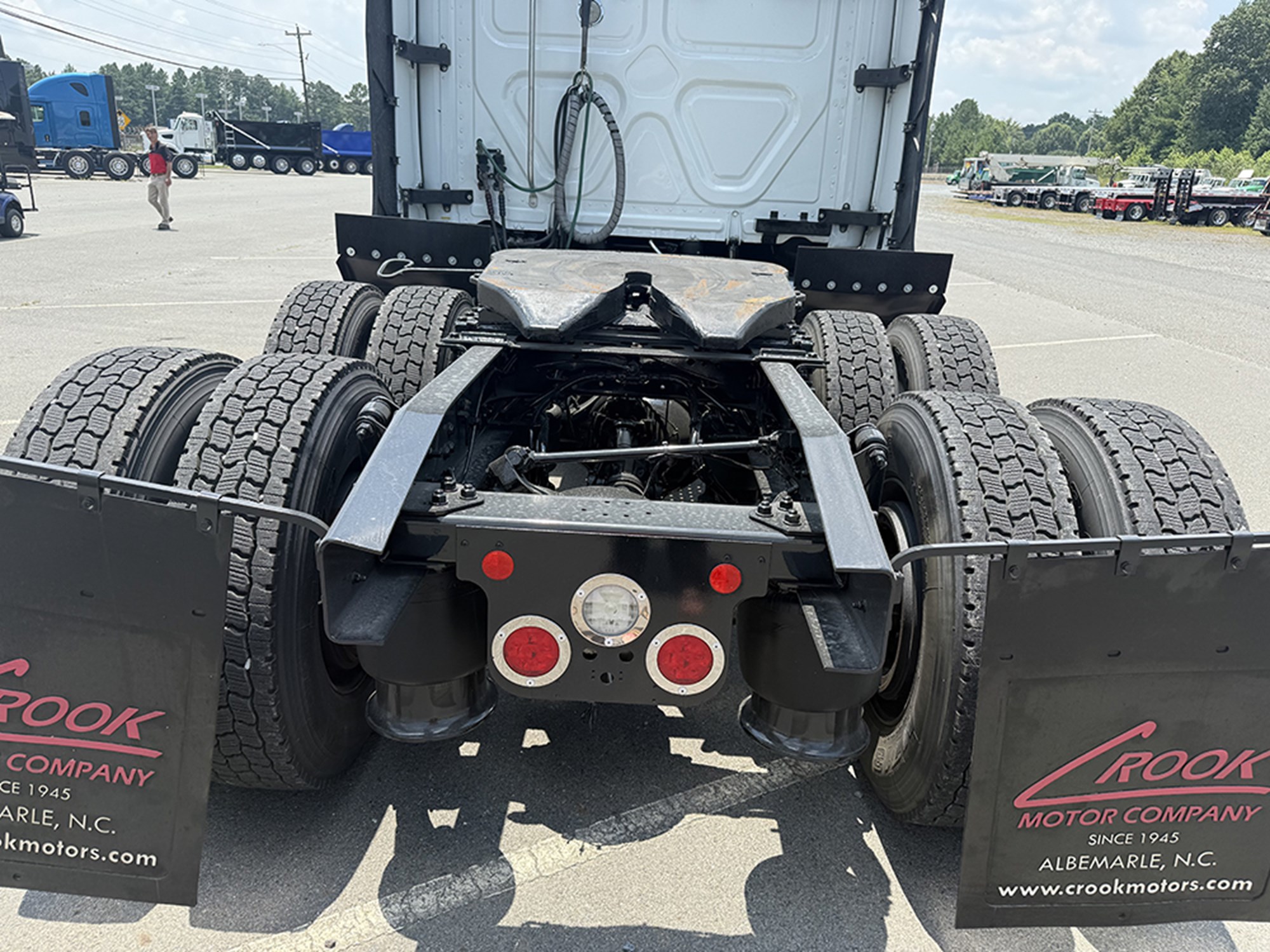 2021 Freightliner Cascadia 126 - image 5 of 6