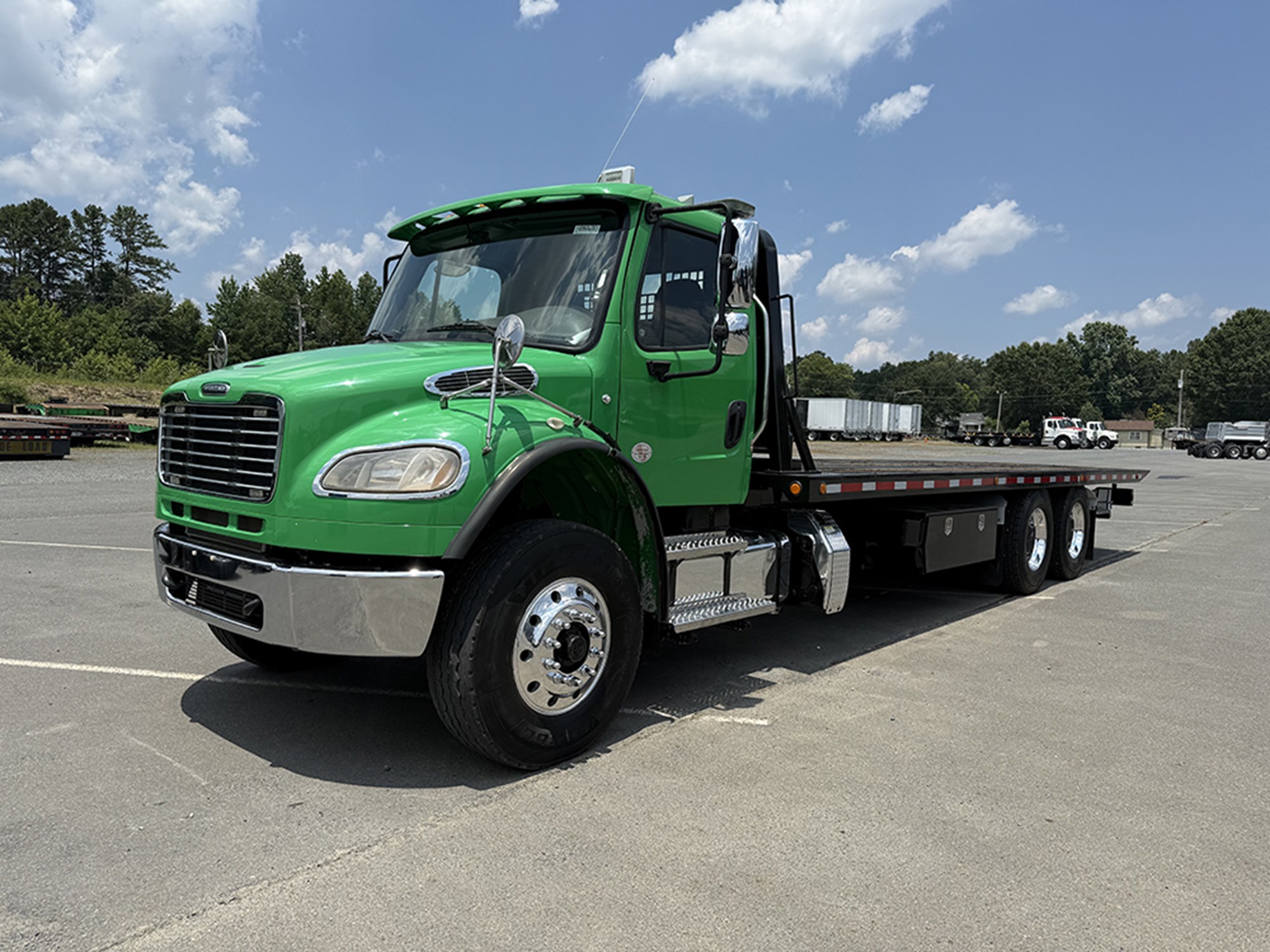 2019 Freightliner M2106 - image 1 of 6