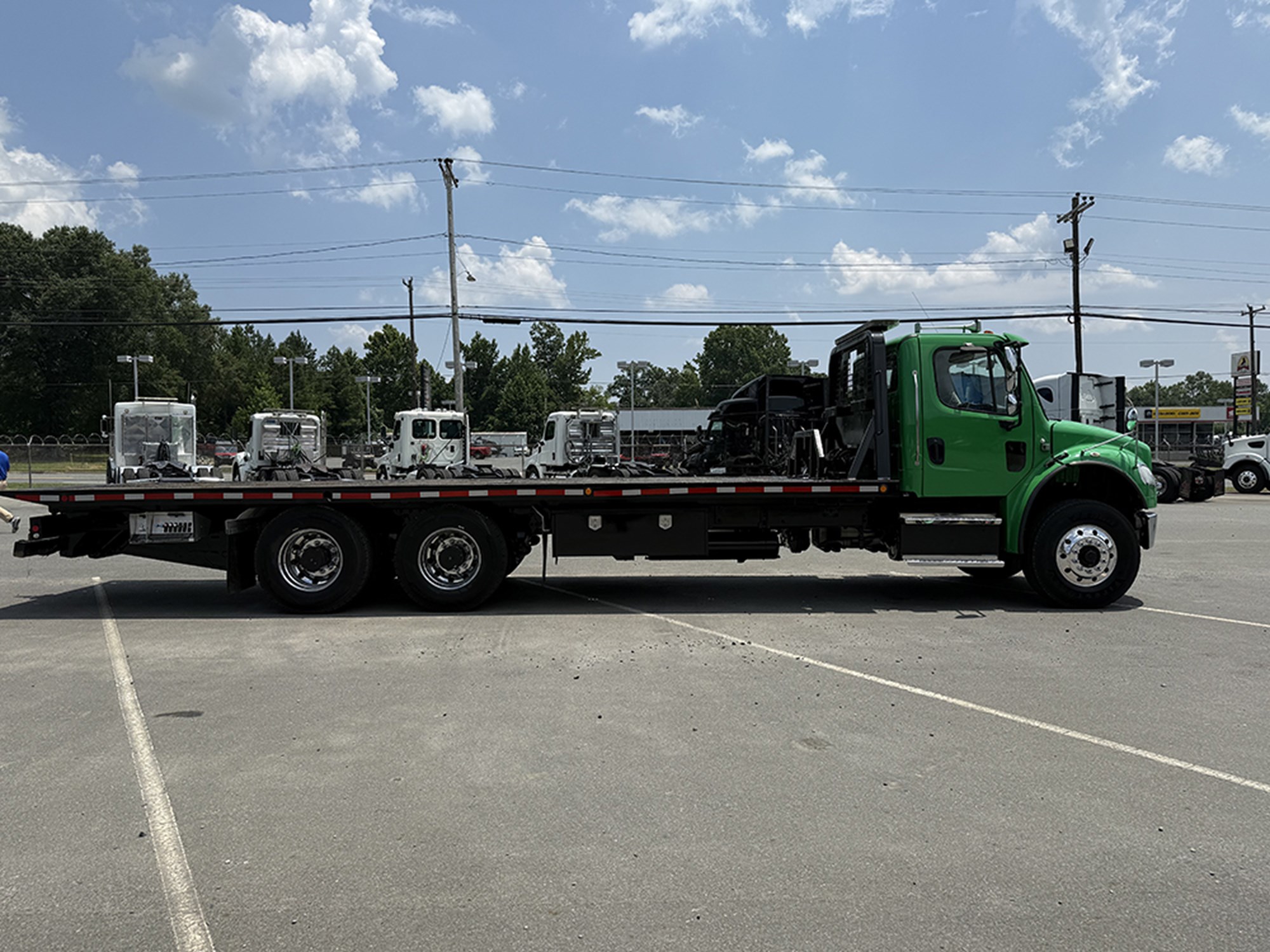 2019 Freightliner M2106 - image 3 of 6