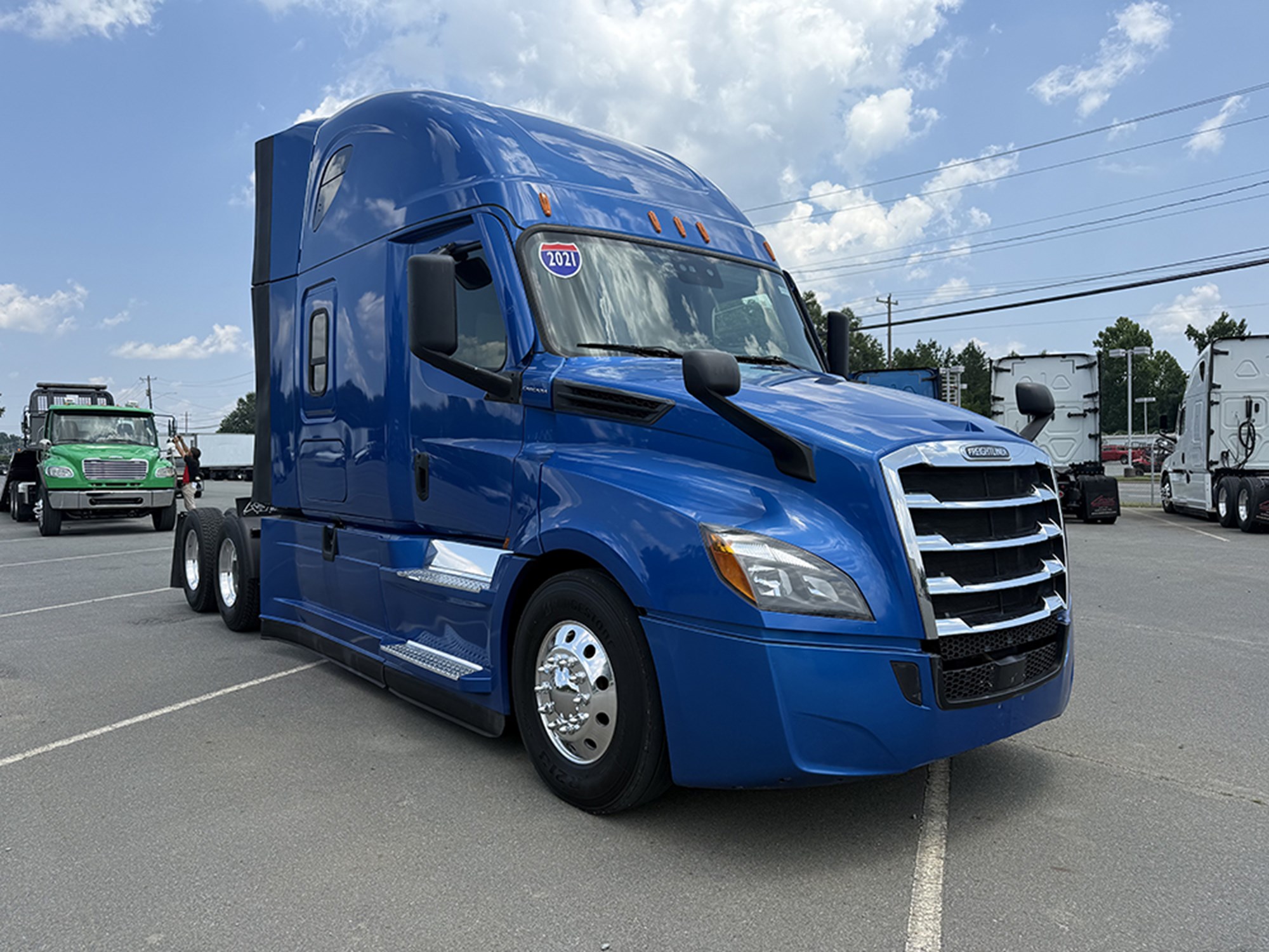 2021 Freightliner Cascadia 126 - image 2 of 6