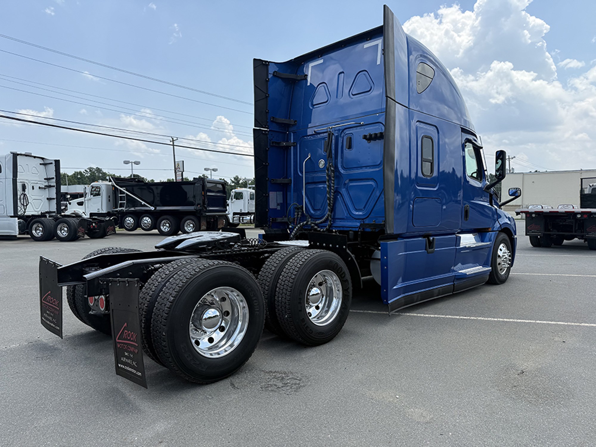 2021 Freightliner Cascadia 126 - image 4 of 6