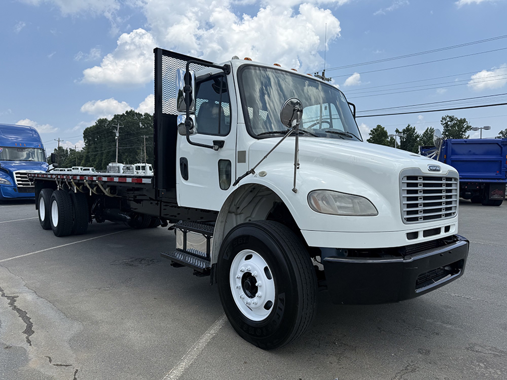 2020 Freightliner M2 - image 2 of 6