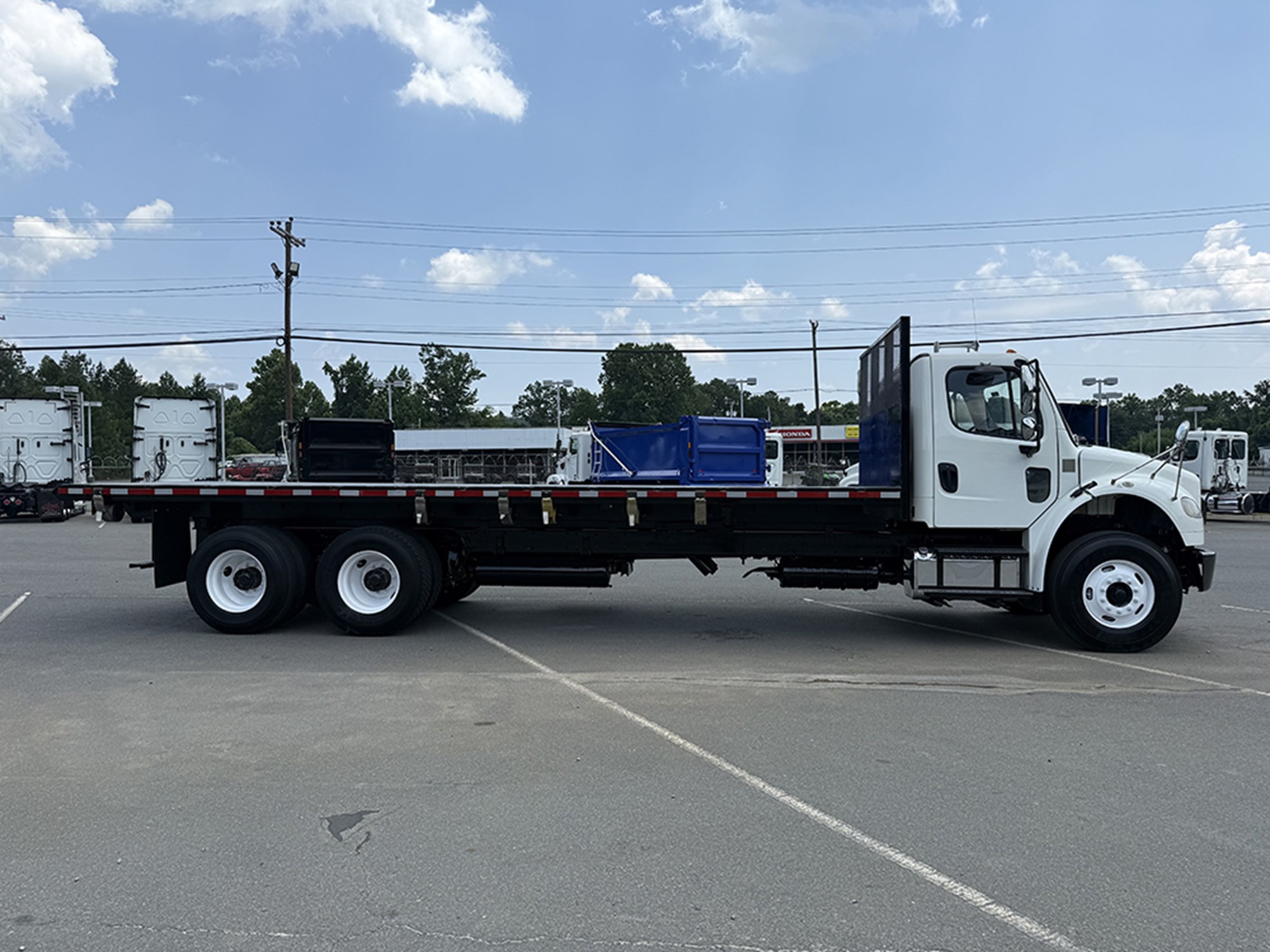 2020 Freightliner M2 - image 3 of 6