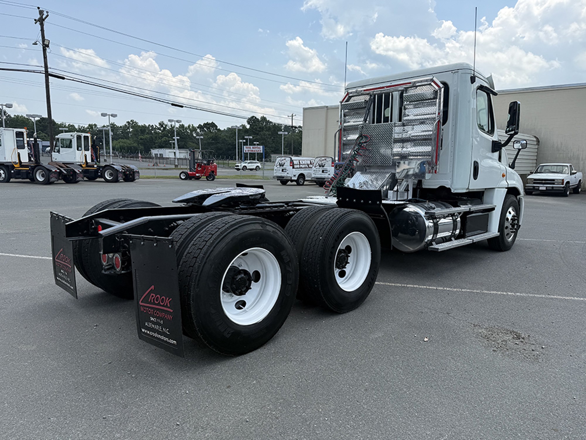 2016 Freightliner Cascadia 125 - image 4 of 6