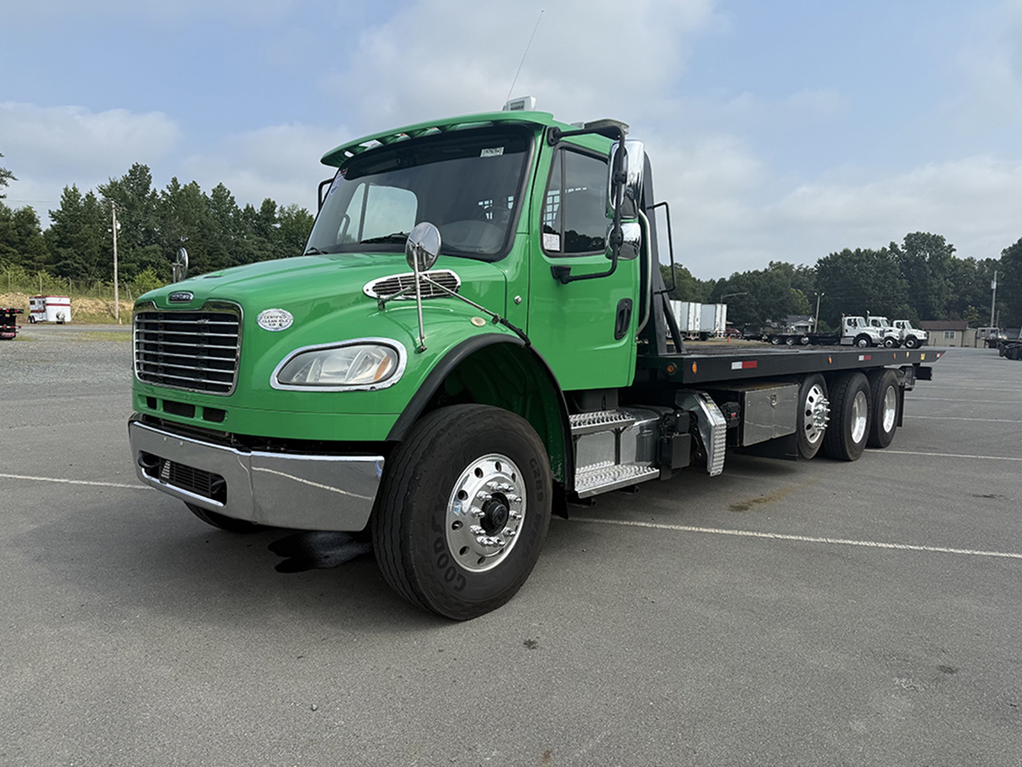 2017 Freightliner M2 106 - image 1 of 6