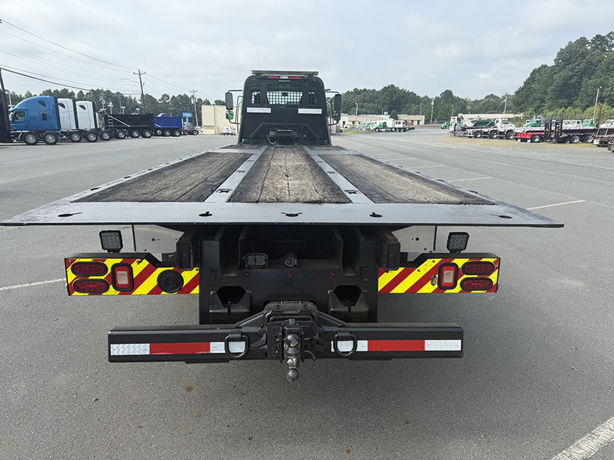 2017 Freightliner M2 106 - image 5 of 6