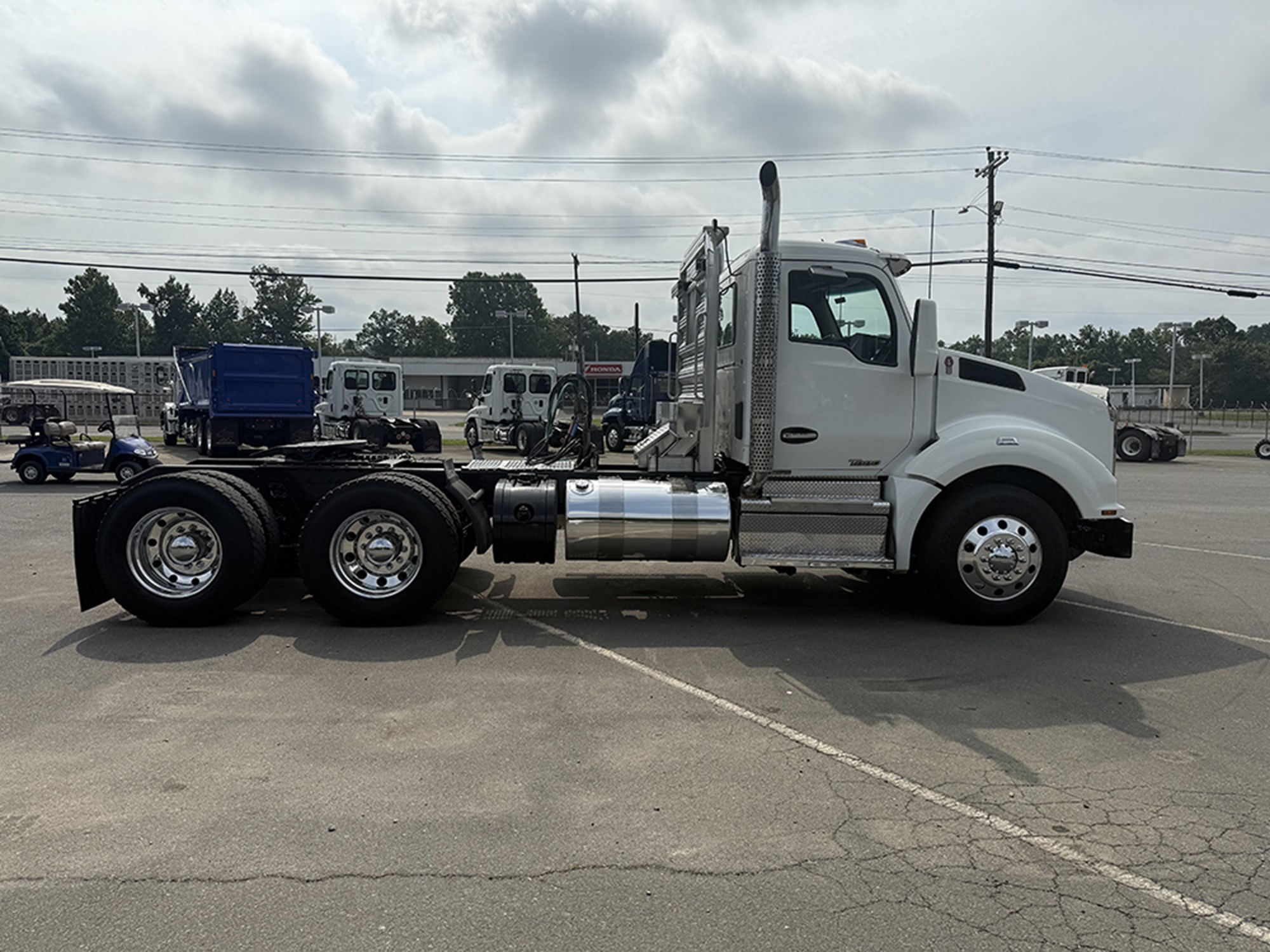 2020 Kenworth T880 - image 3 of 6