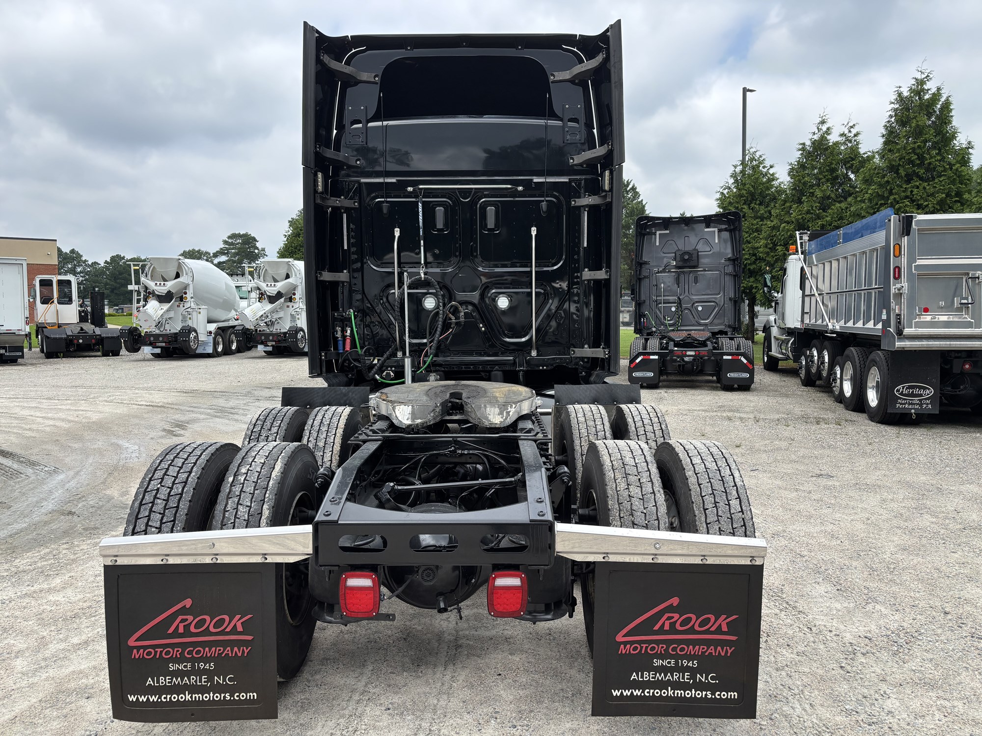 2020 Freightliner Cascadia 126 - image 4 of 6