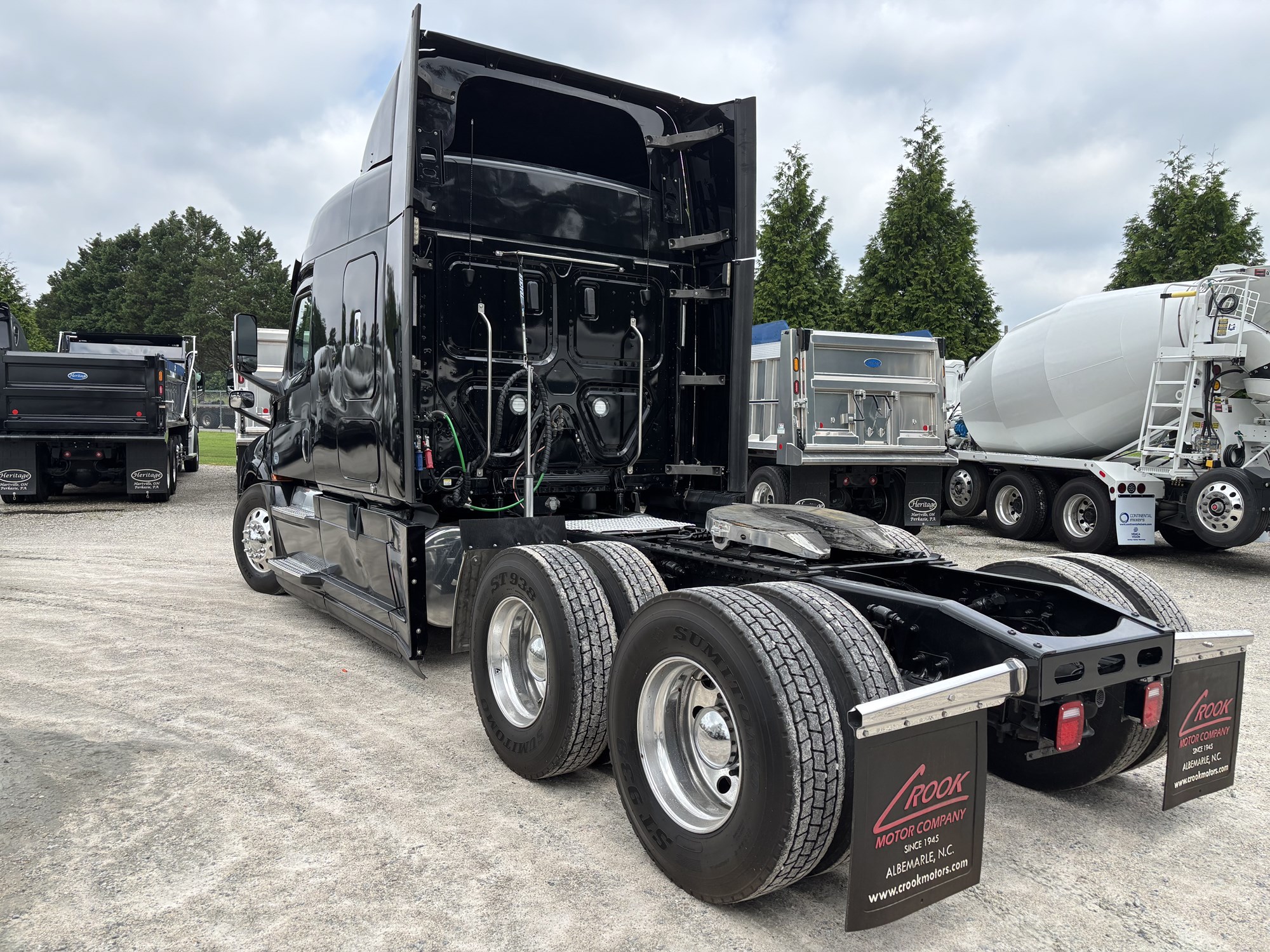 2020 Freightliner Cascadia 126 - image 5 of 6